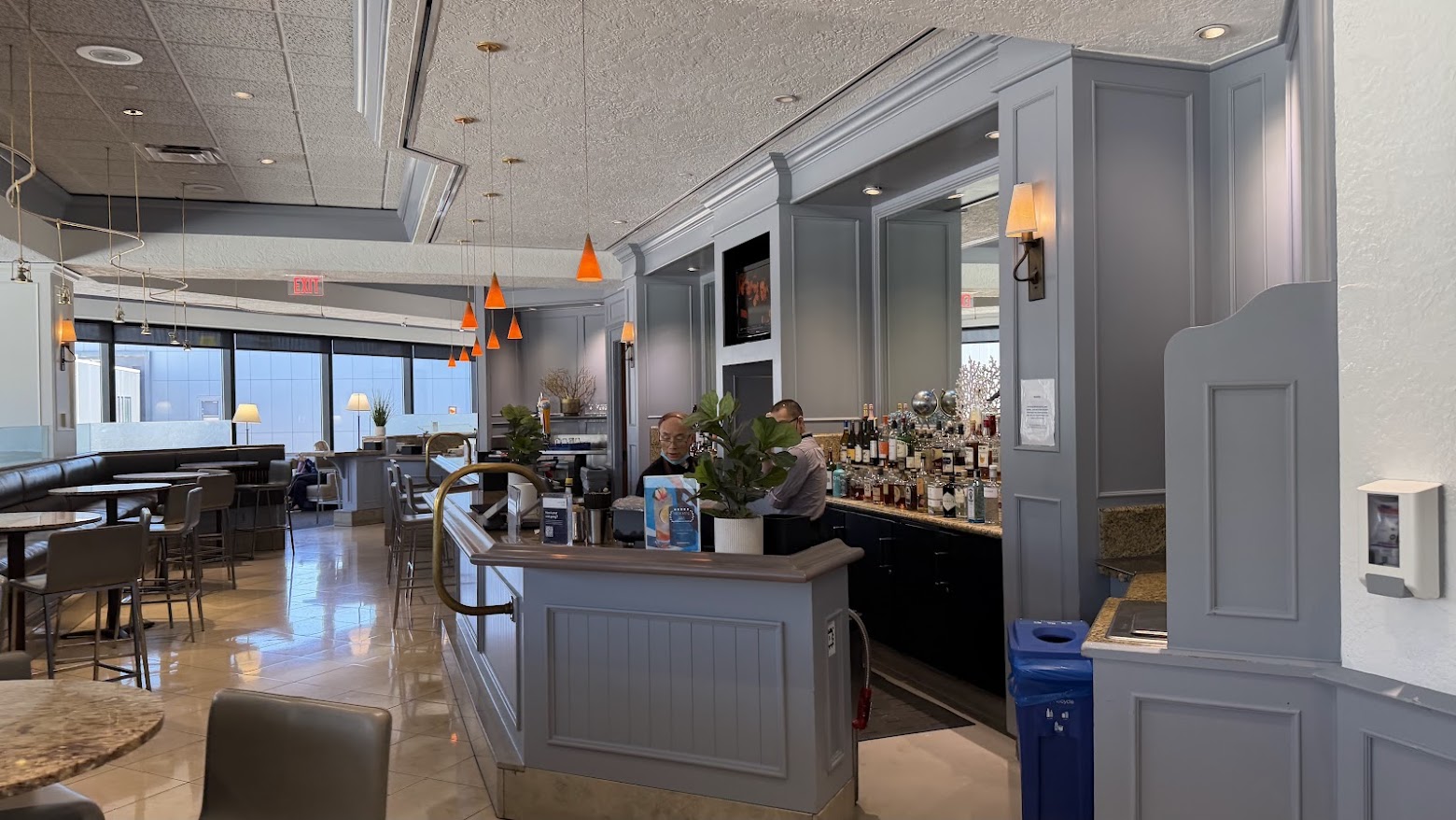 United Club San Francisco (F Gates) bar