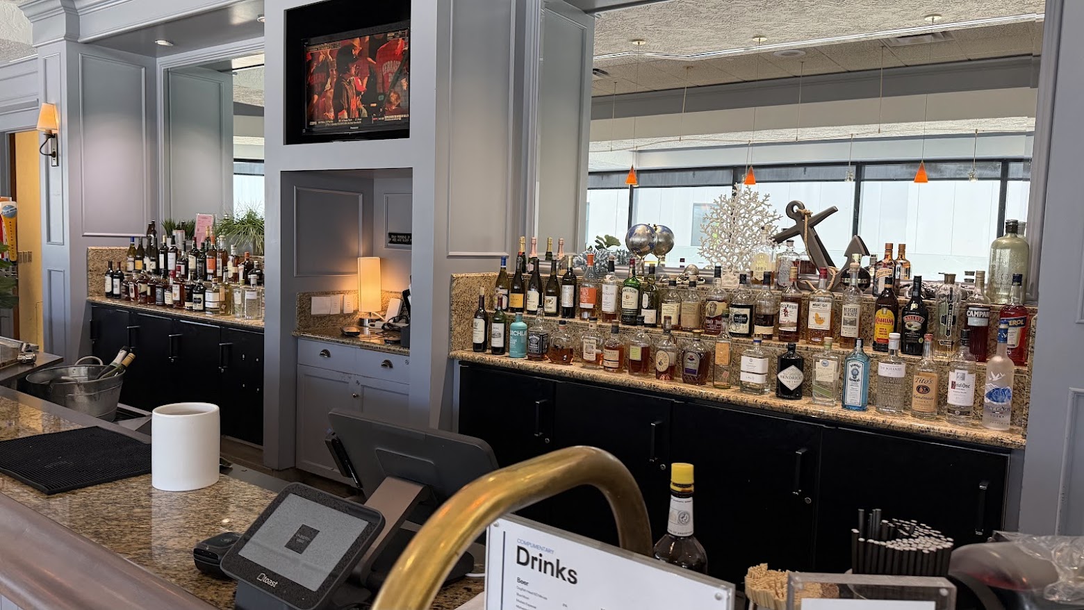United Club San Francisco (F Gates) bar