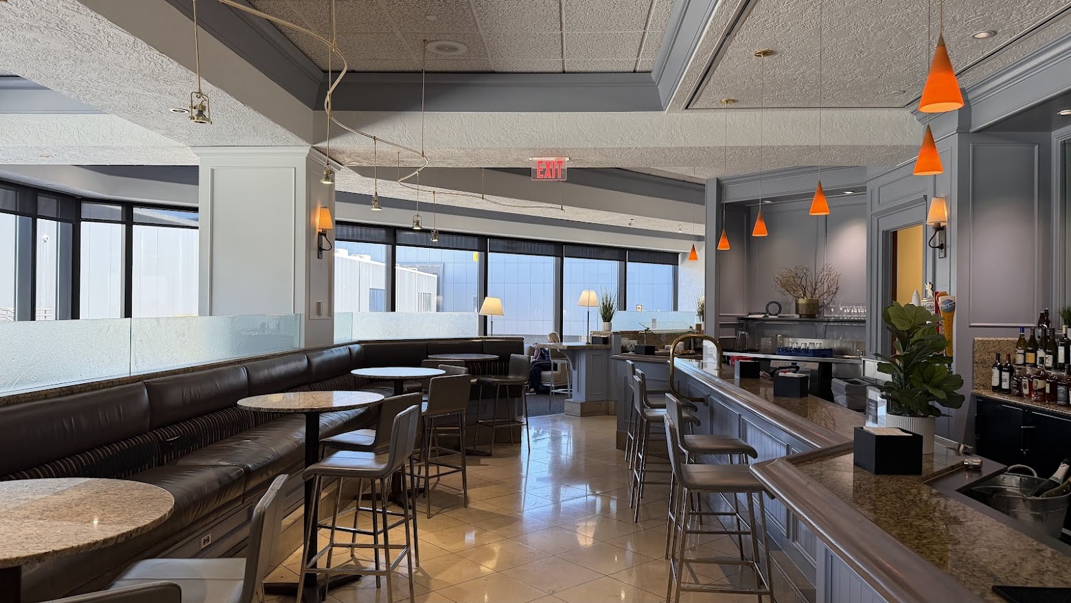 United Club San Francisco (F Gates) bar