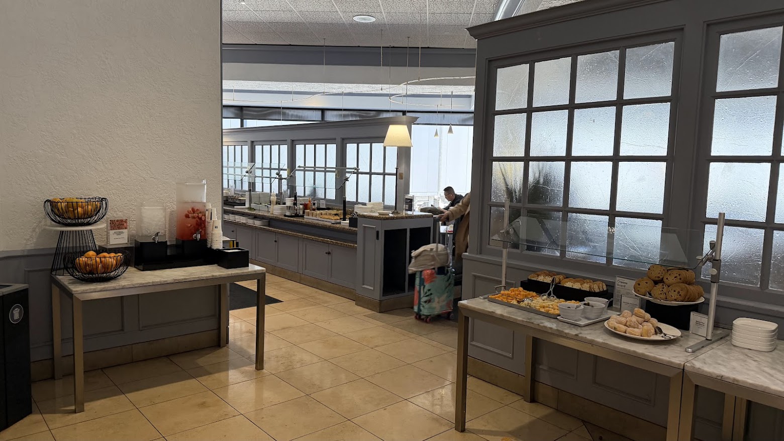 United Club San Francisco (F Gates) buffet area