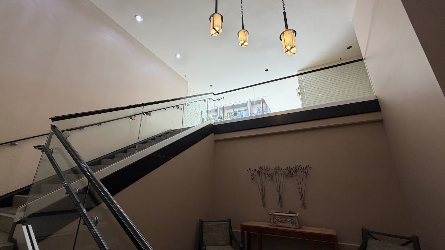 Handlery Union Square Hotel inner staircase leading to the newer building