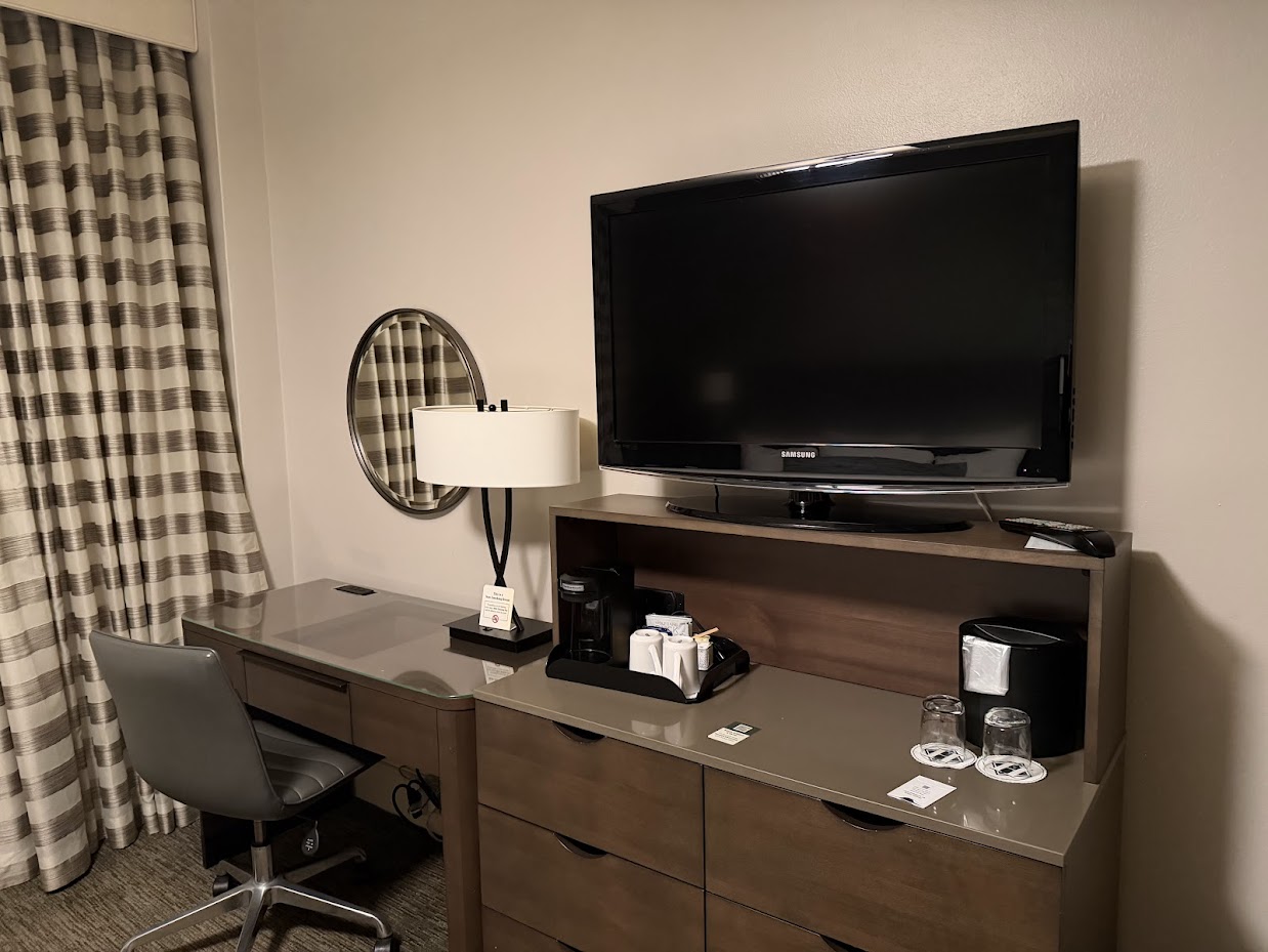 Handlery Union Square Hotel Historic King Room work desk and TV
