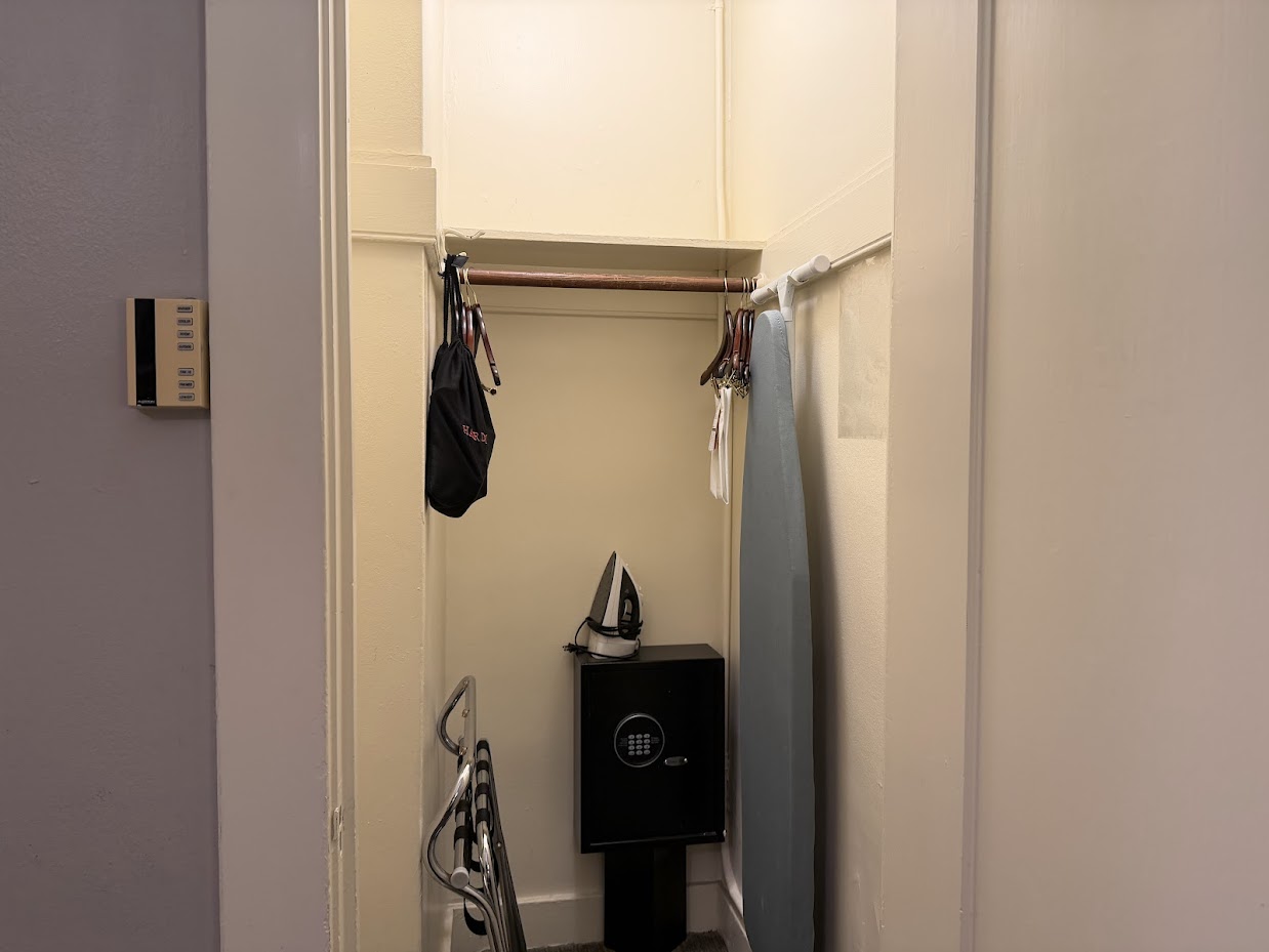 Handlery Union Square Hotel Historic King Room closet