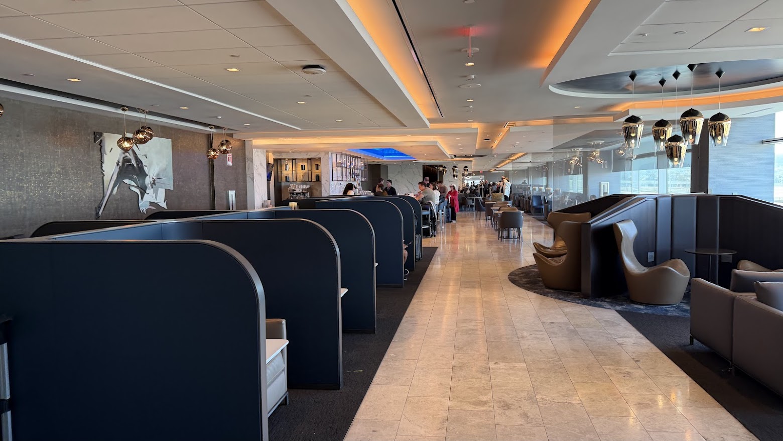 United Polaris Lounge San Francisco main hall of the upper floor