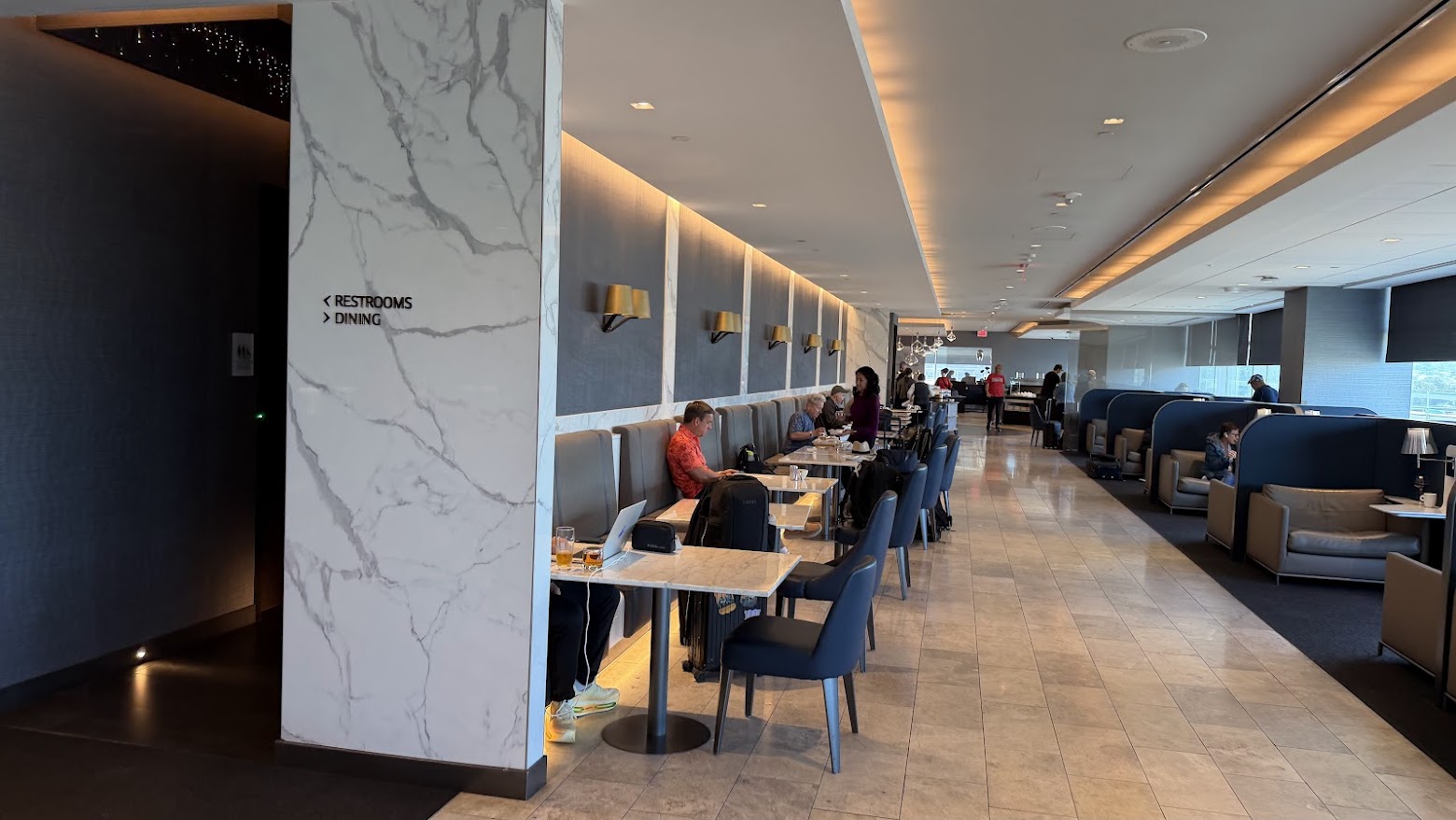 United Polaris Lounge San Francisco dining hall