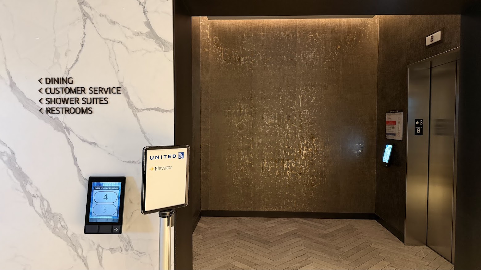 United Polaris Lounge San Francisco elevator