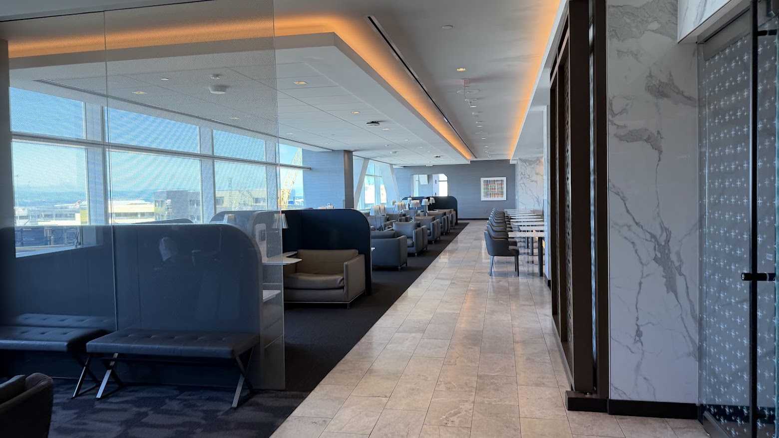 United Polaris Lounge San Francisco smaller hall of the upper floor