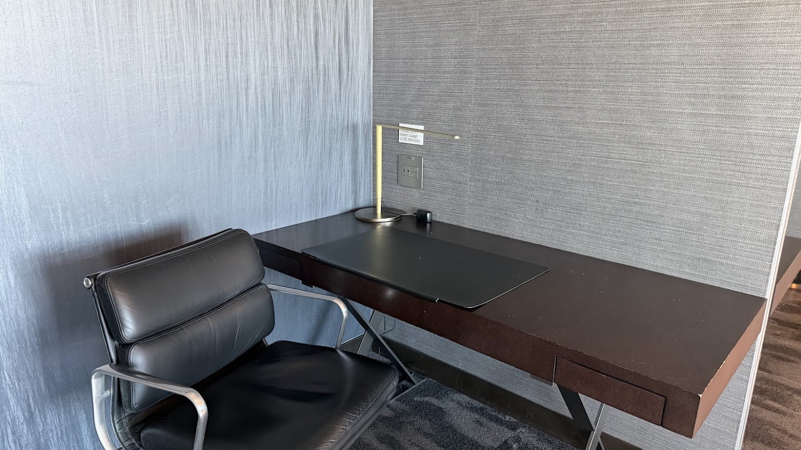 United Polaris Lounge San Francisco private work booth