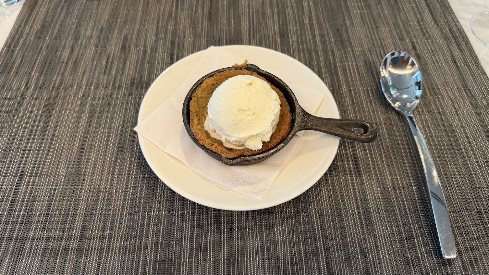 United Polaris Lounge San Francisco The Dining Room's chocolate chip skillet cookie