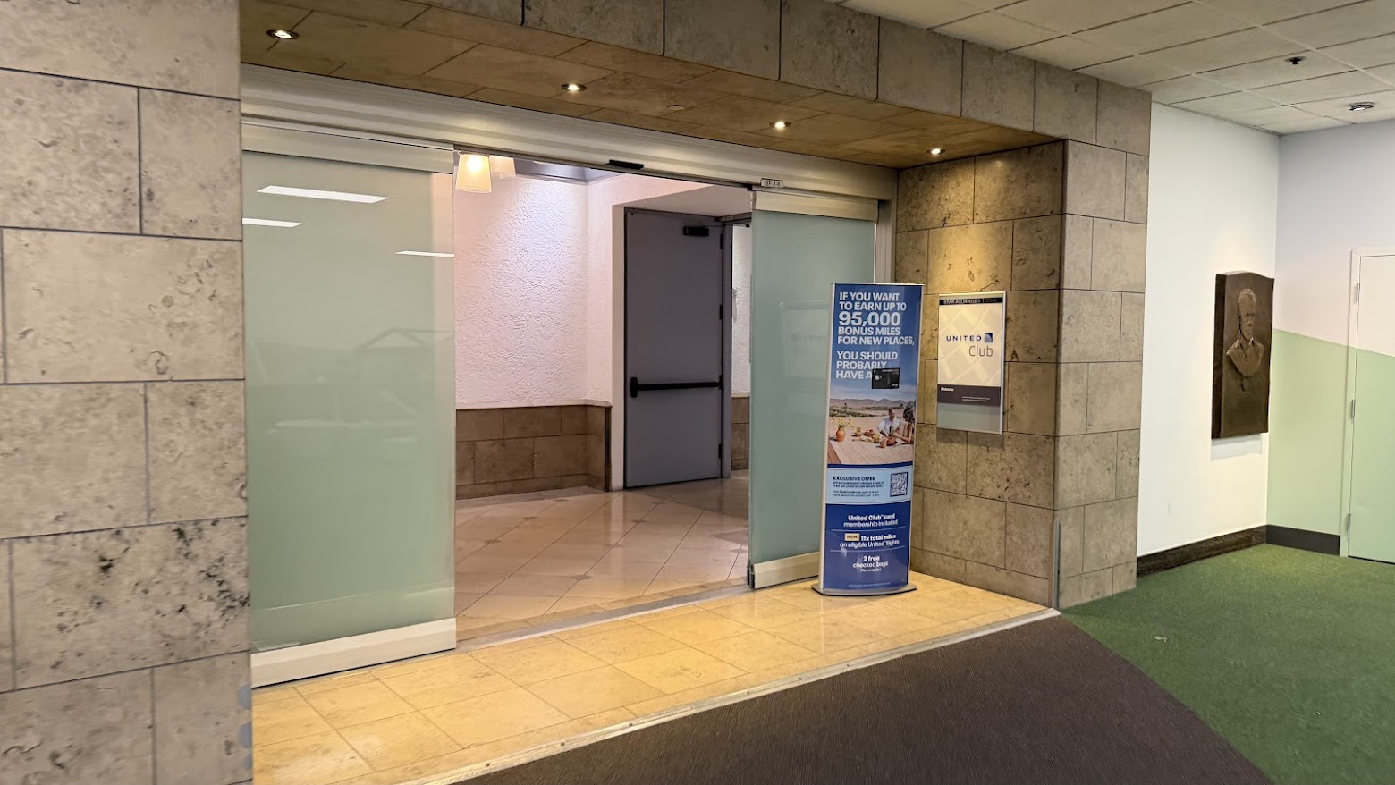 United Club San Francisco (F Gates) entrance