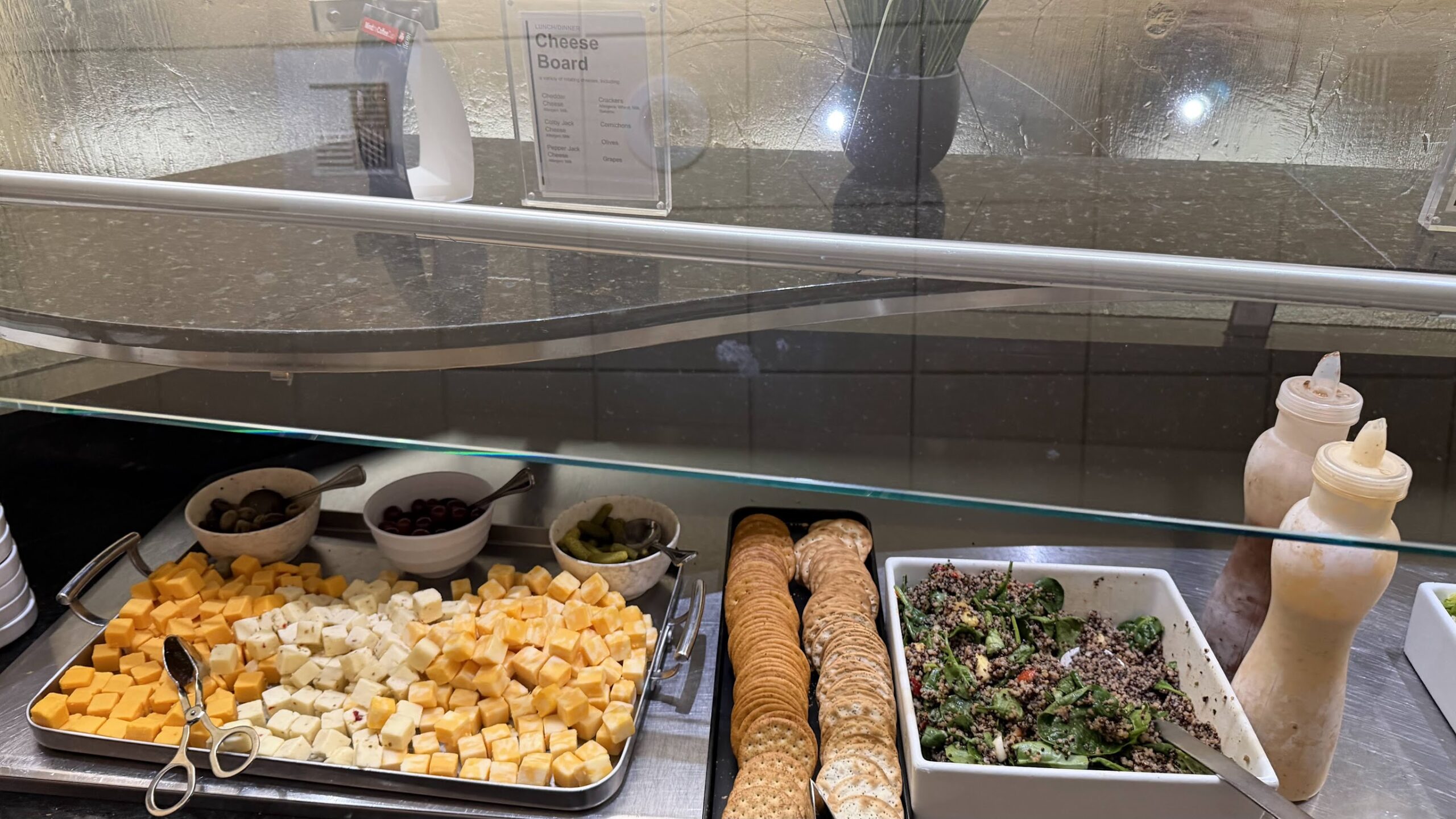 United Club San Francisco (G Gates) buffet
