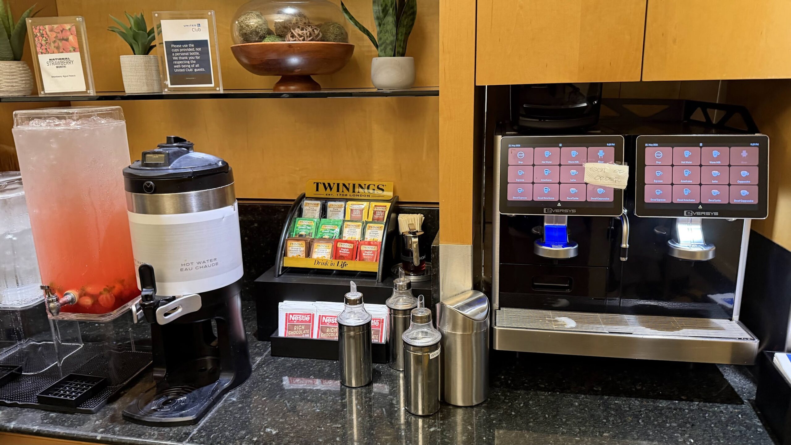 United Club San Francisco (G Gates) drinks selection