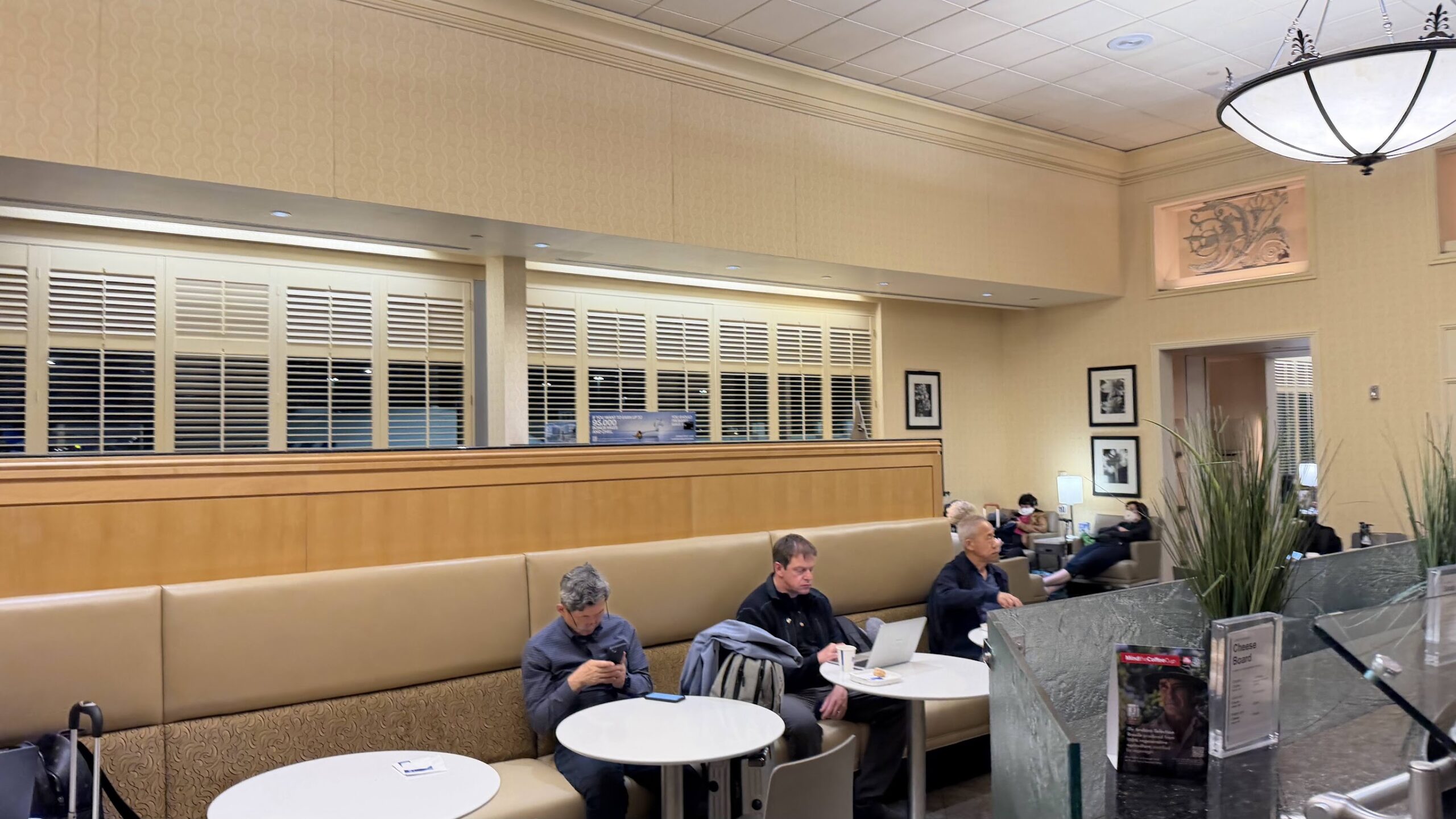 United Club San Francisco (G Gates) seating area