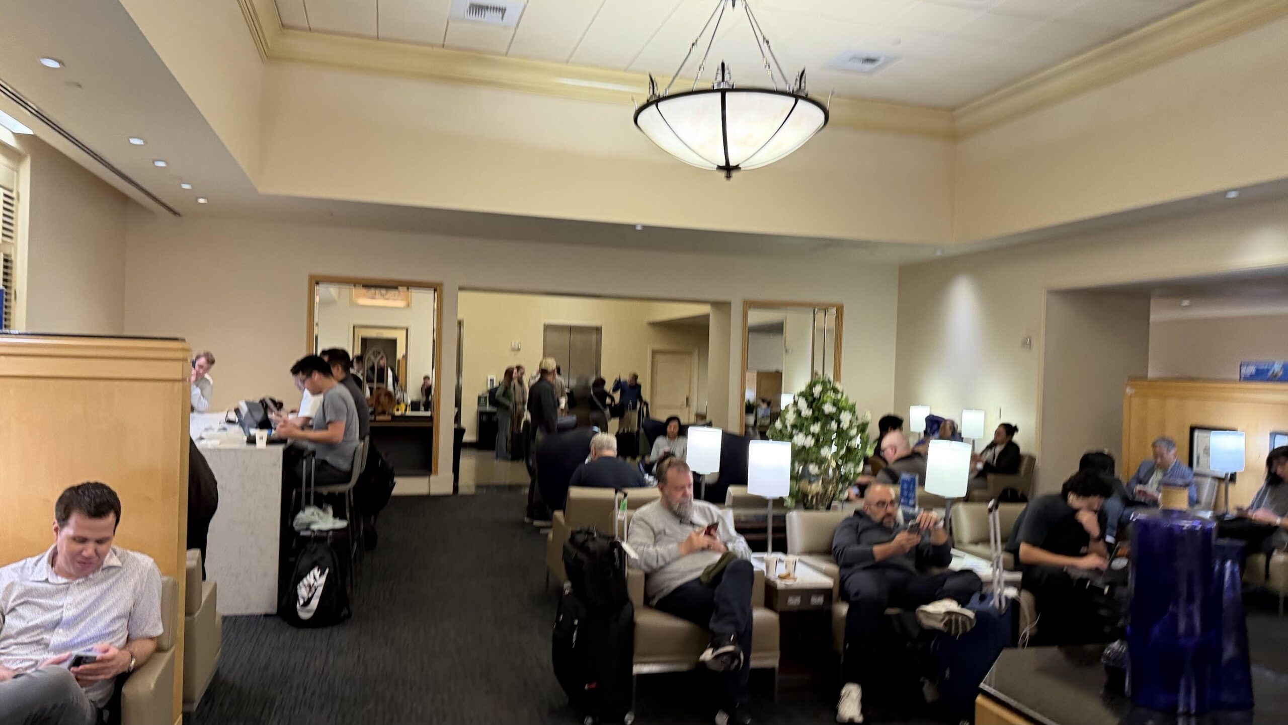United Club San Francisco (G Gates) seating area