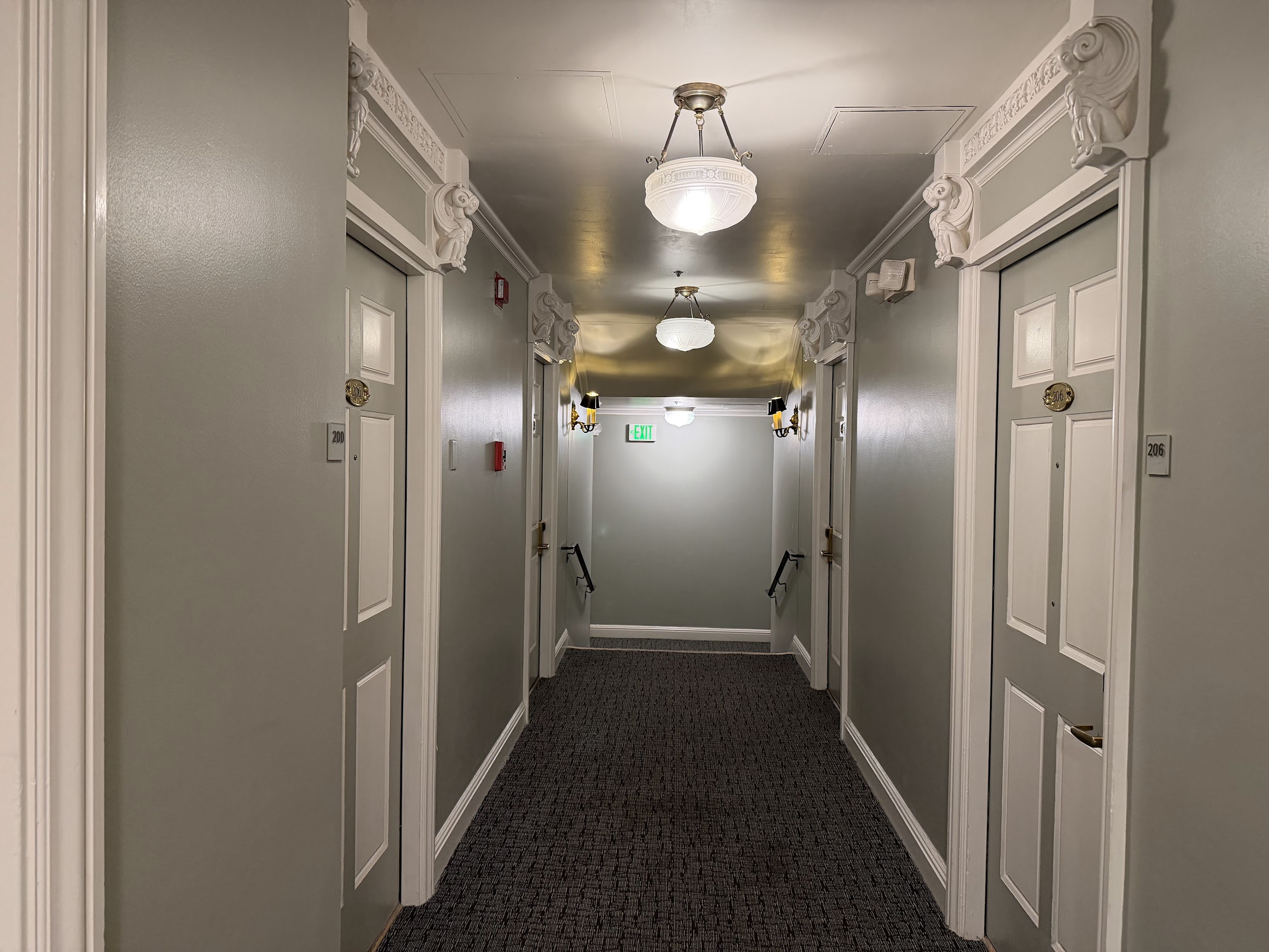 Warwick Hotel San Francisco hallway