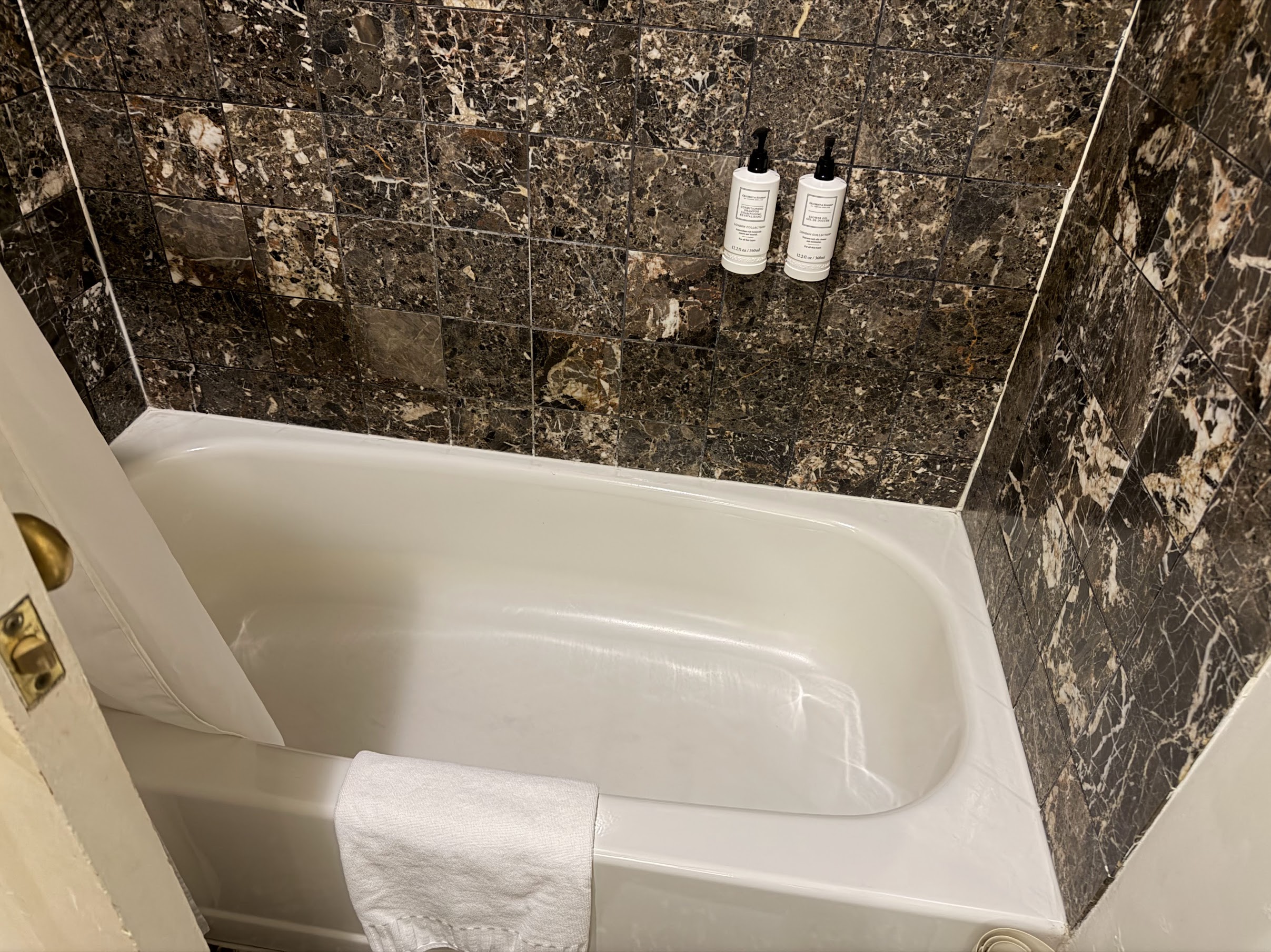Warwick Hotel San Francisco Balcony Junior Suite bathtub