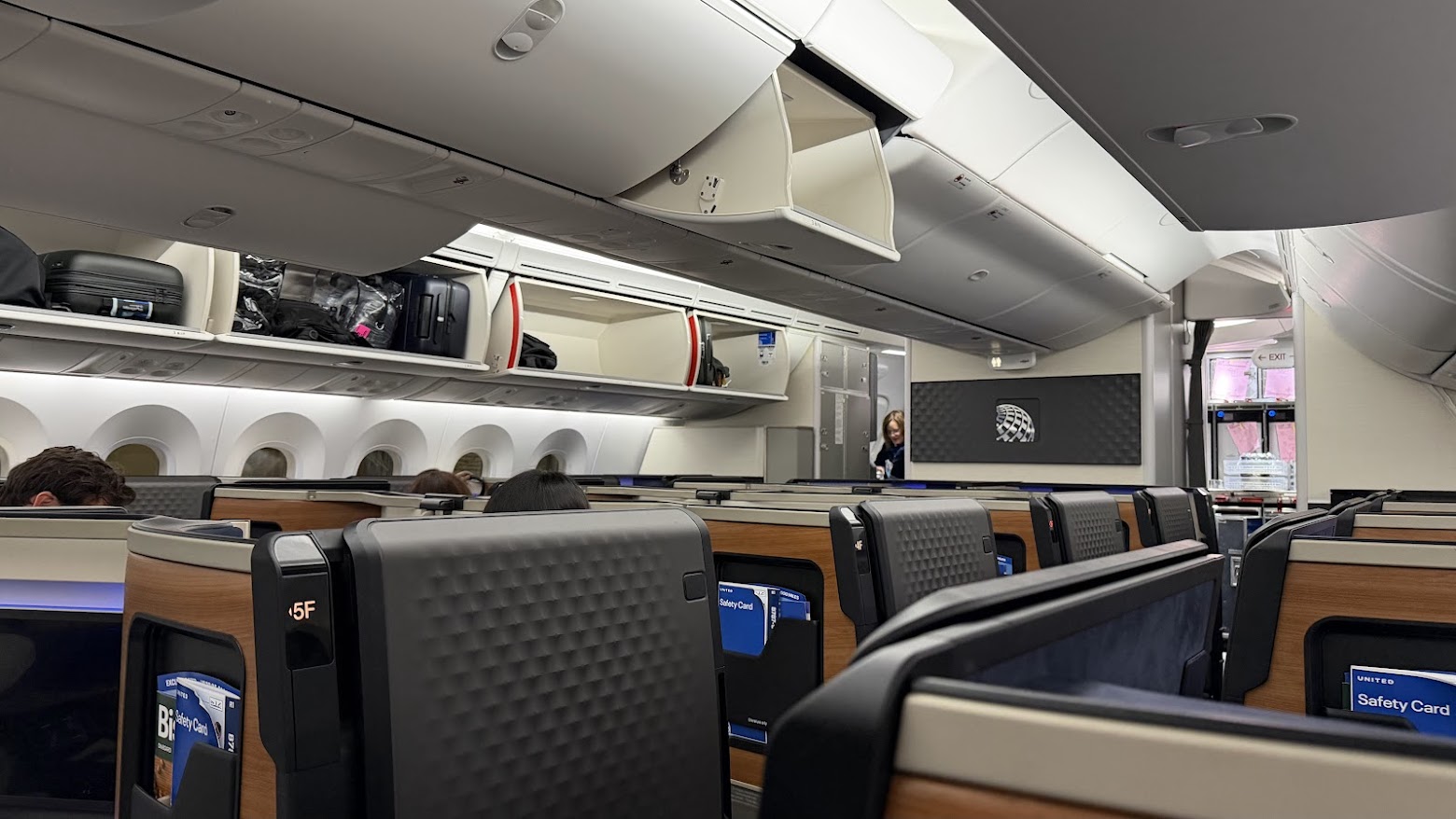 United Airlines UA1 Polaris business class cabin