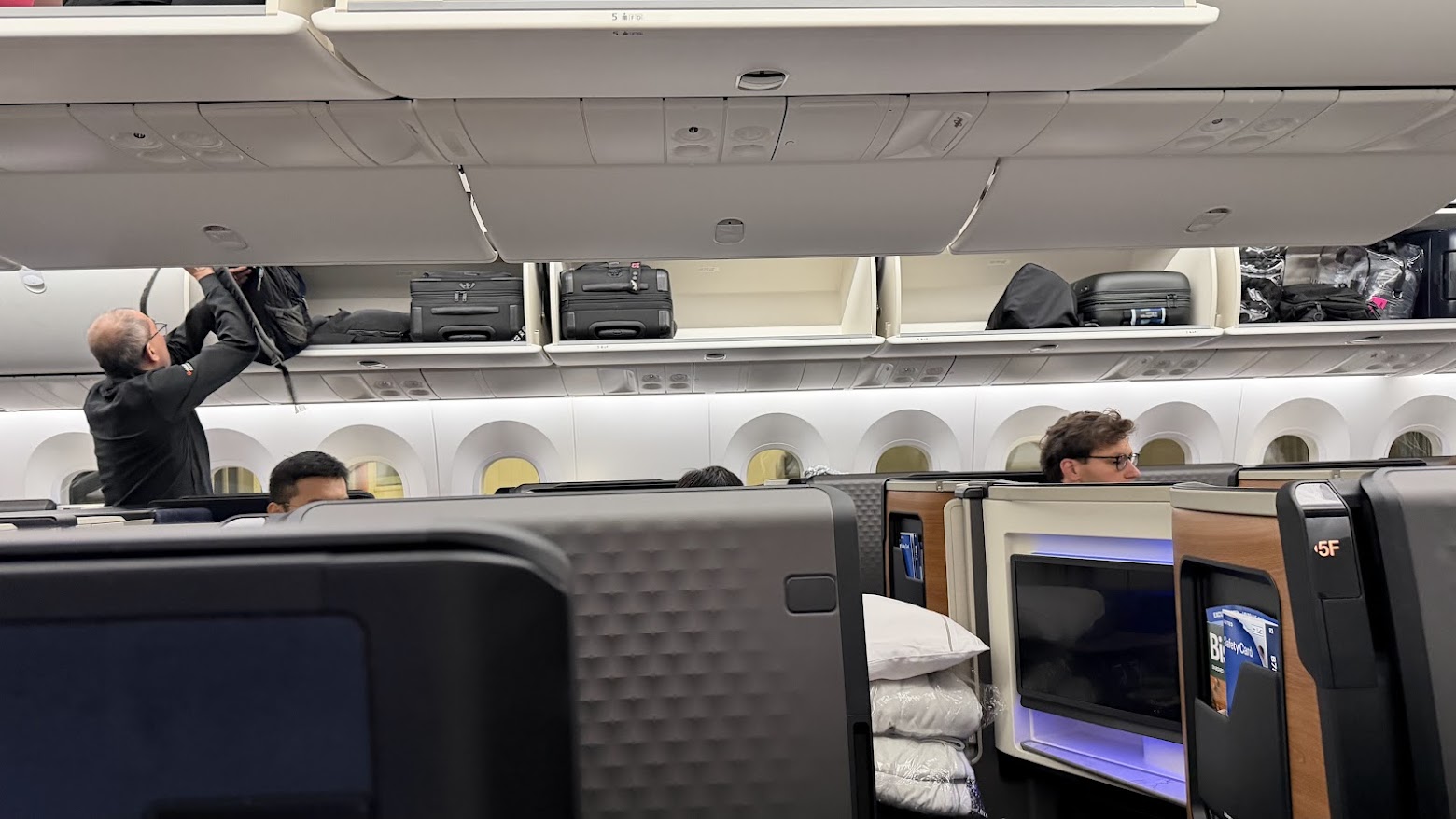 United Airlines UA1 Polaris business class cabin