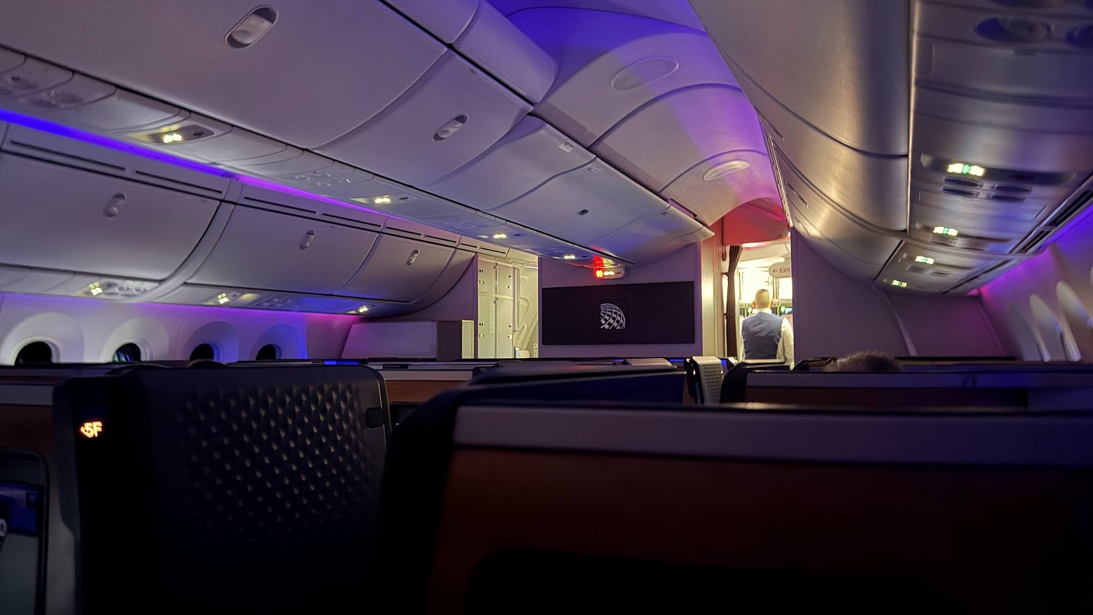 United Airlines UA1 cabin dimmed during takeoff