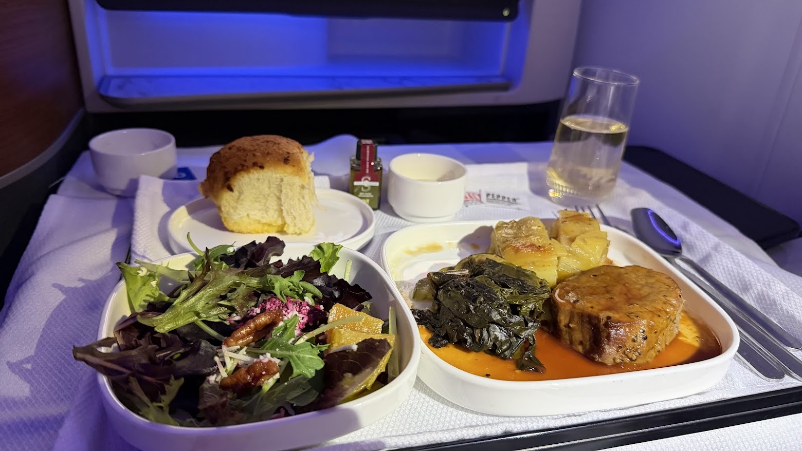 United Airlines UA1 Polaris business class dinner meal service