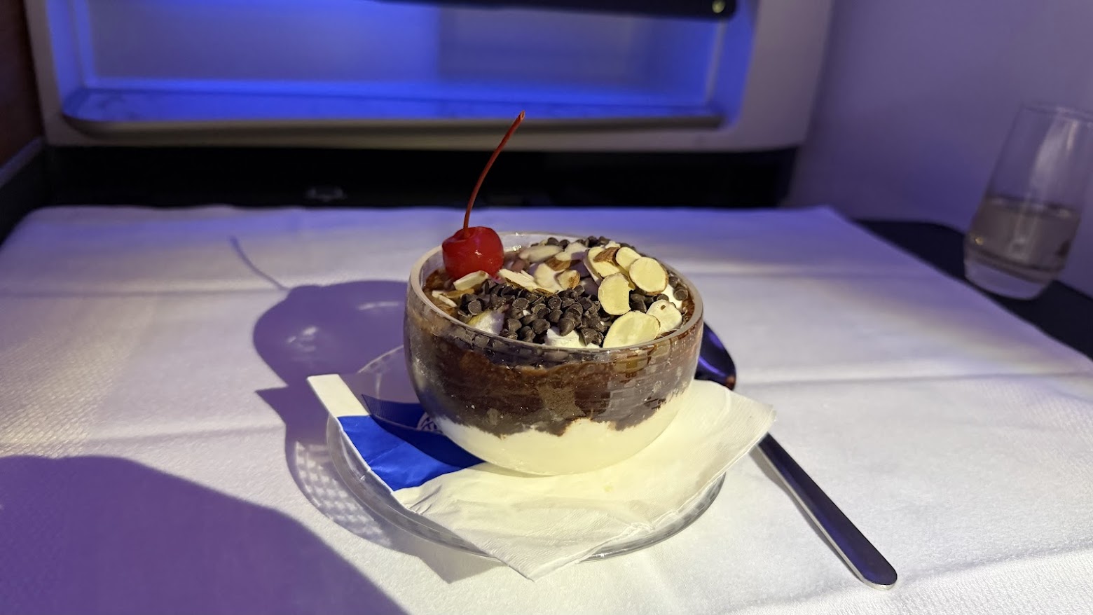 United Airlines UA1 Polaris business class signature Polaris sundae