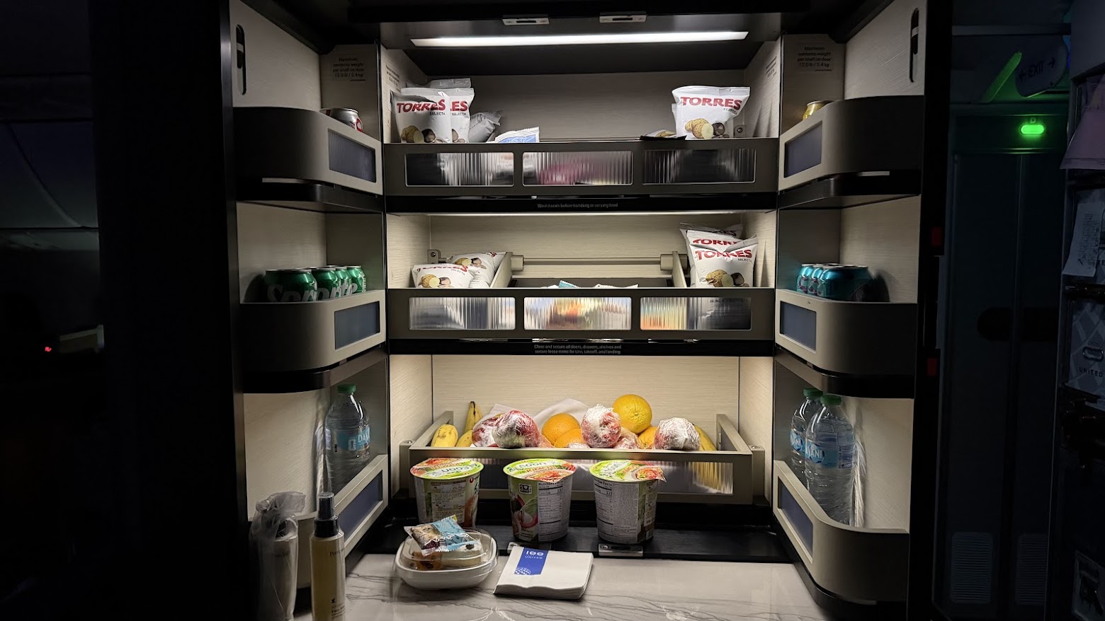 United Airlines UA1 Polaris business class snacks