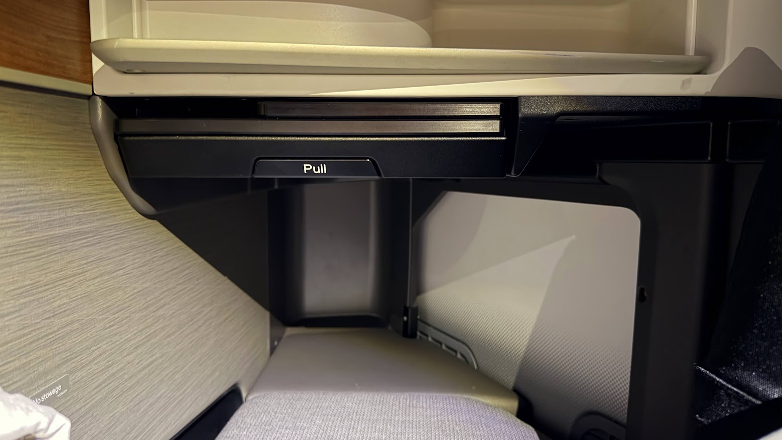 United Airlines UA1 Polaris business class seat footwell