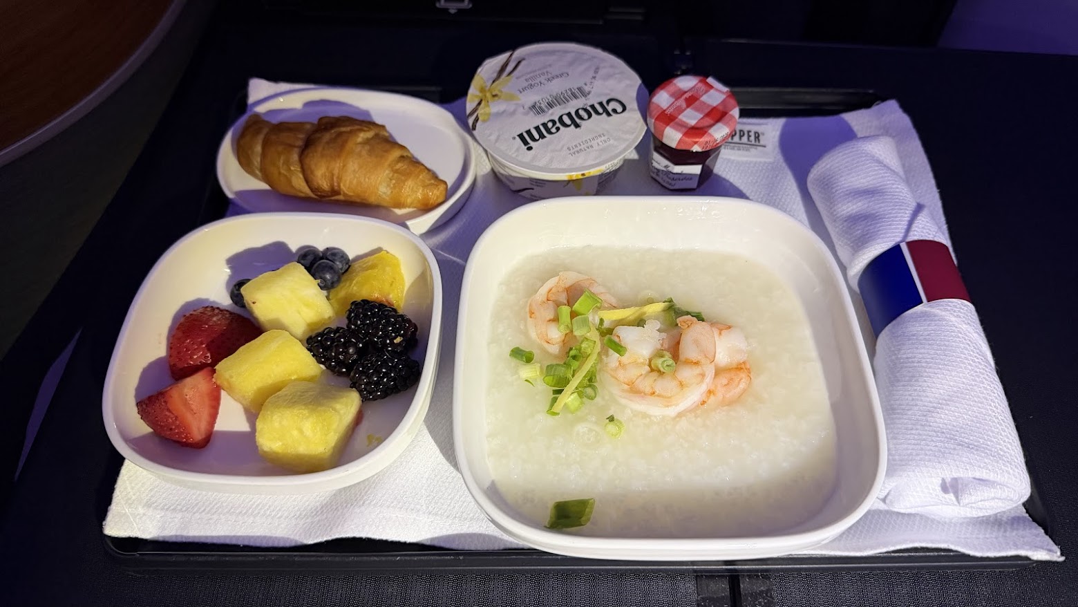 United Airlines UA1 Polaris business class breakfast meal service