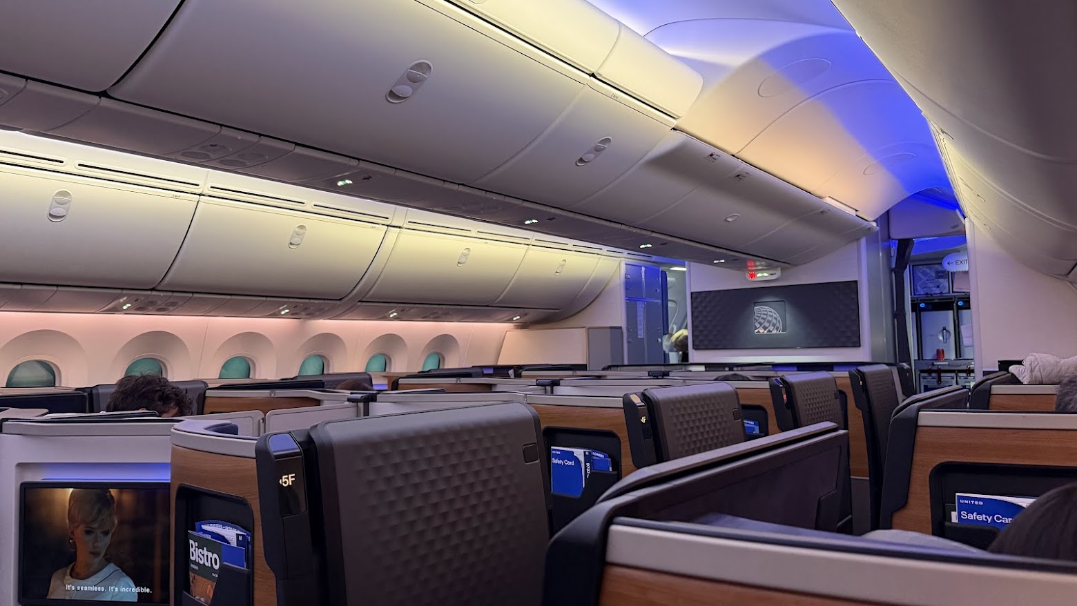 United Airlines UA1 Polaris business class