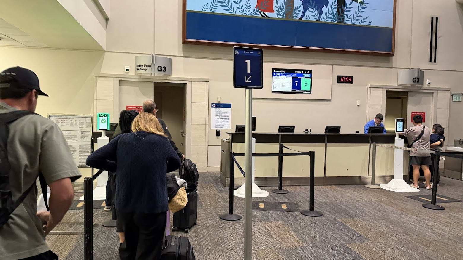 United Airlines UA1 boarding
