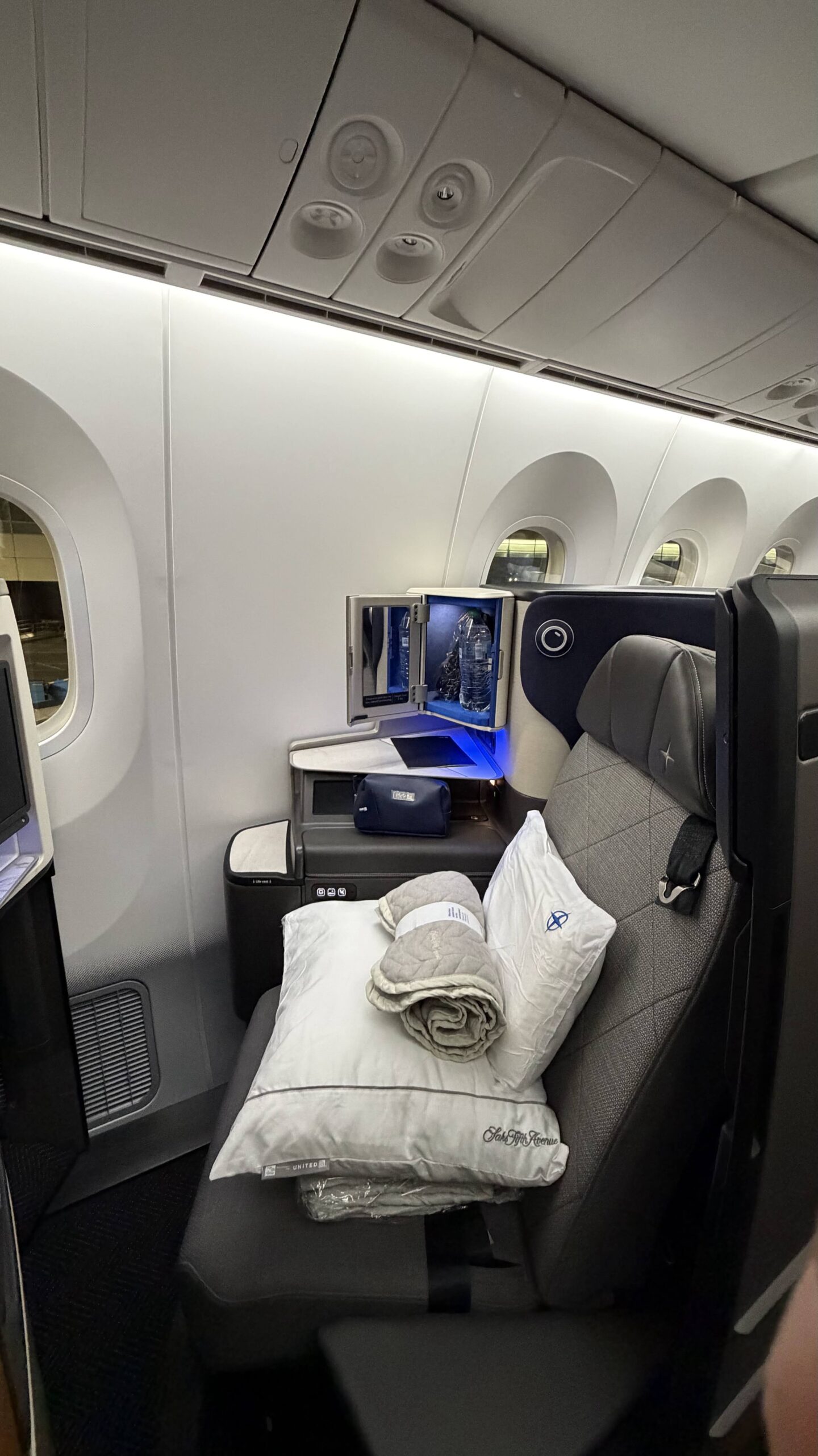 United Airlines UA1 Polaris business class seat 5L