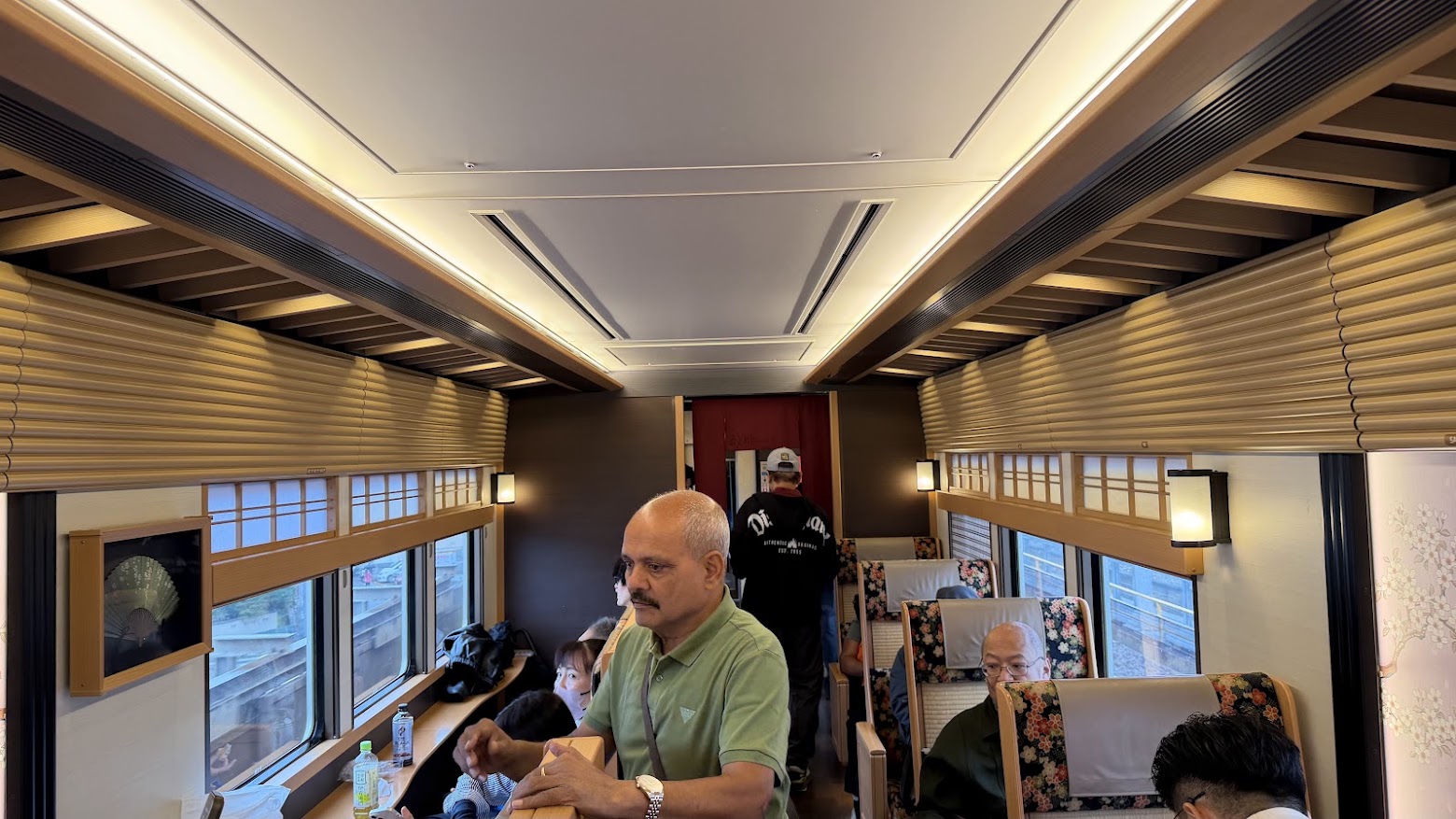 Kyo-Train Garaku interior details