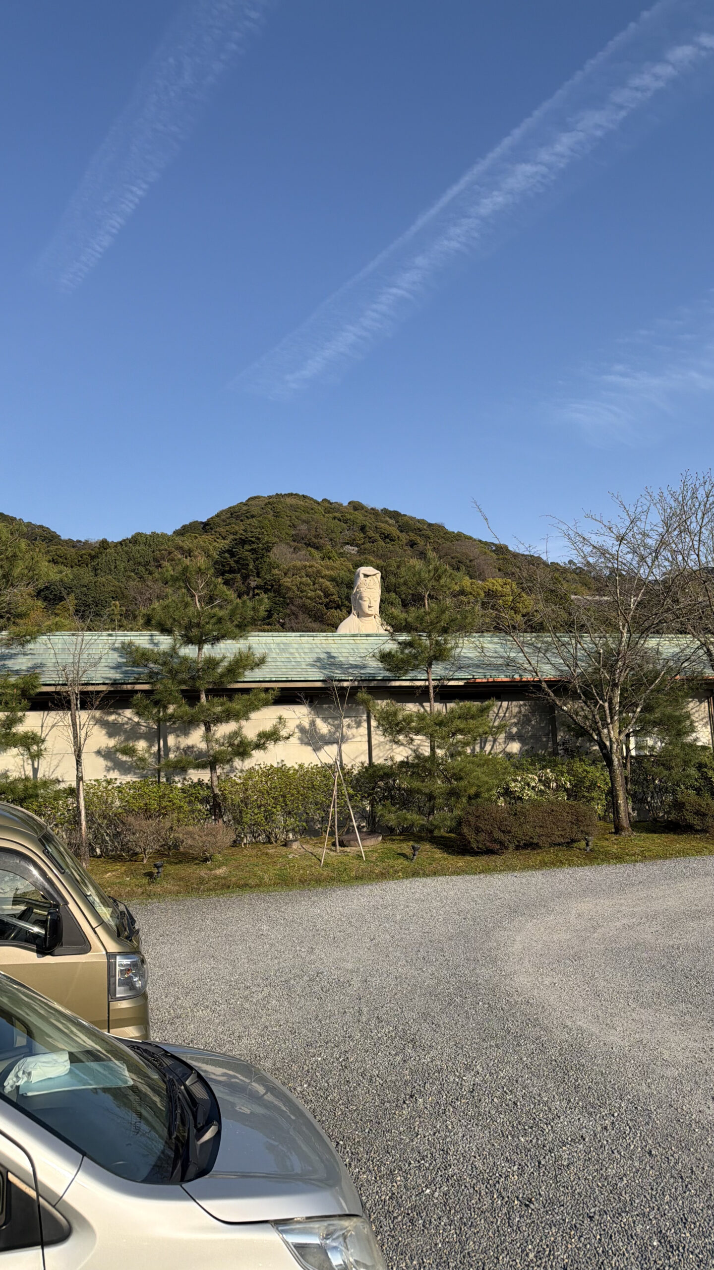 Ryozen Kannon temple nearby