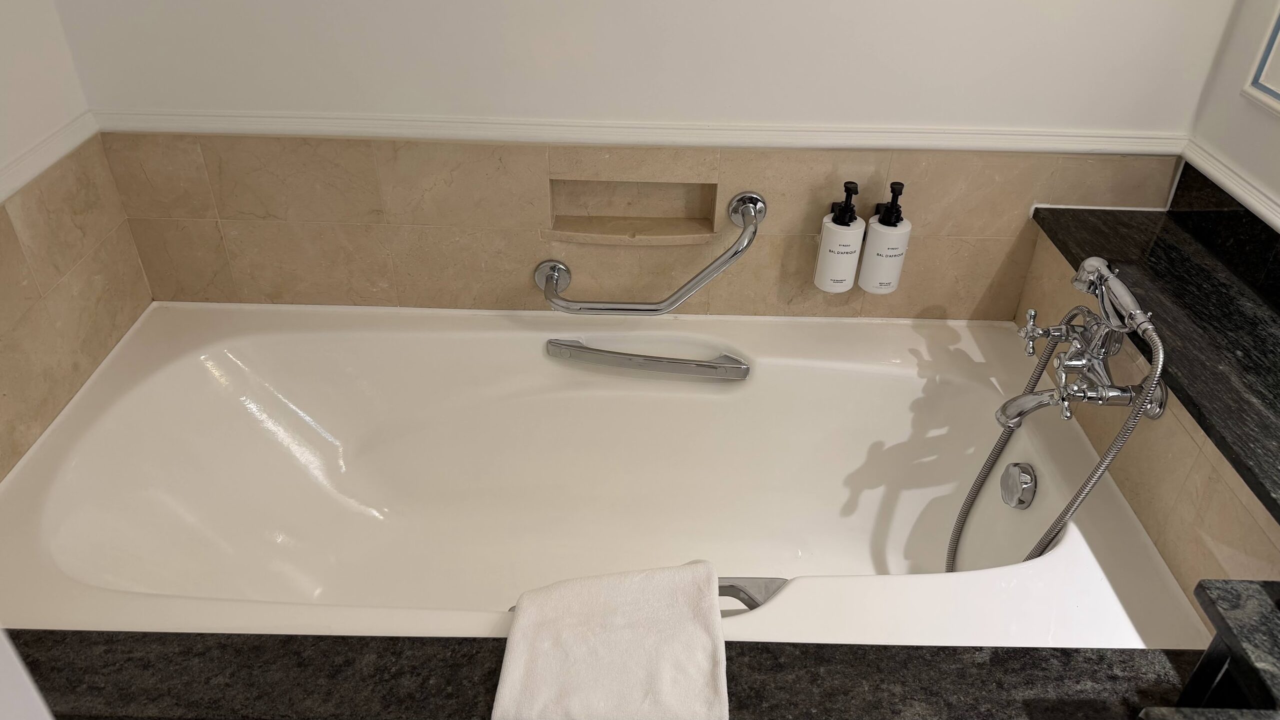Frasers House Junior Suite bathtub with Byredo amenities