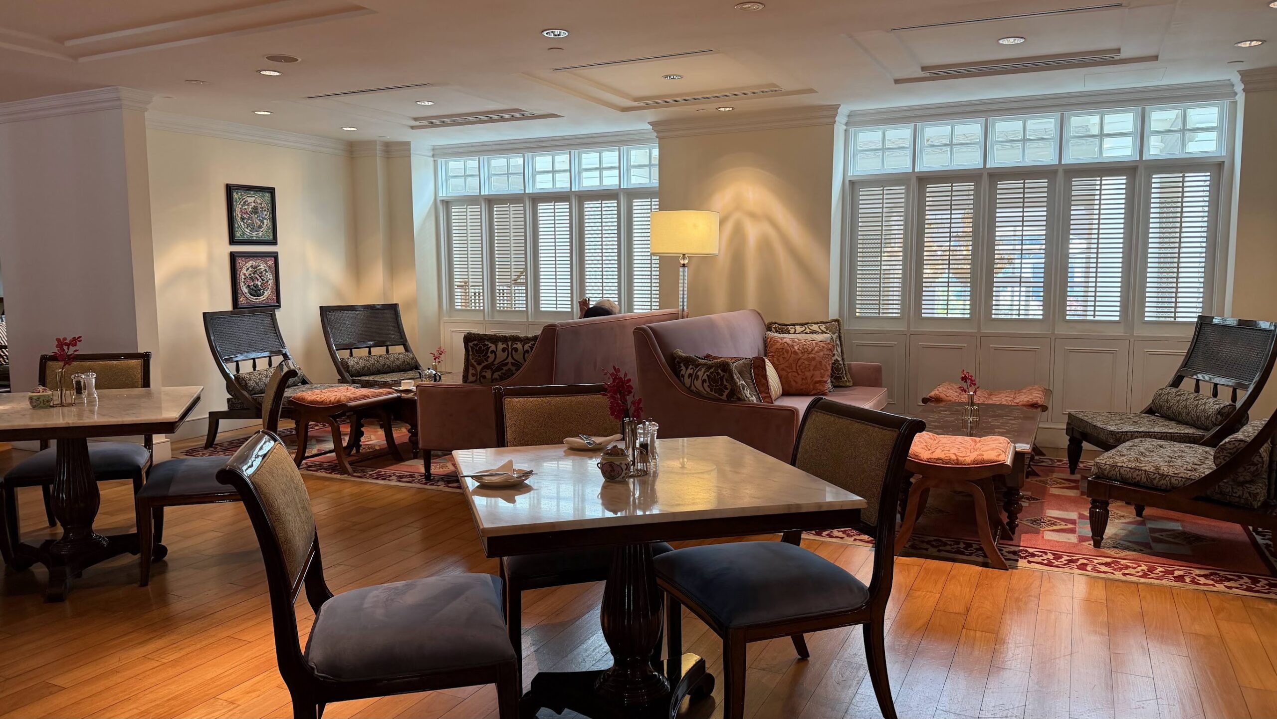 Frasers House Executive Lounge seating and dining area