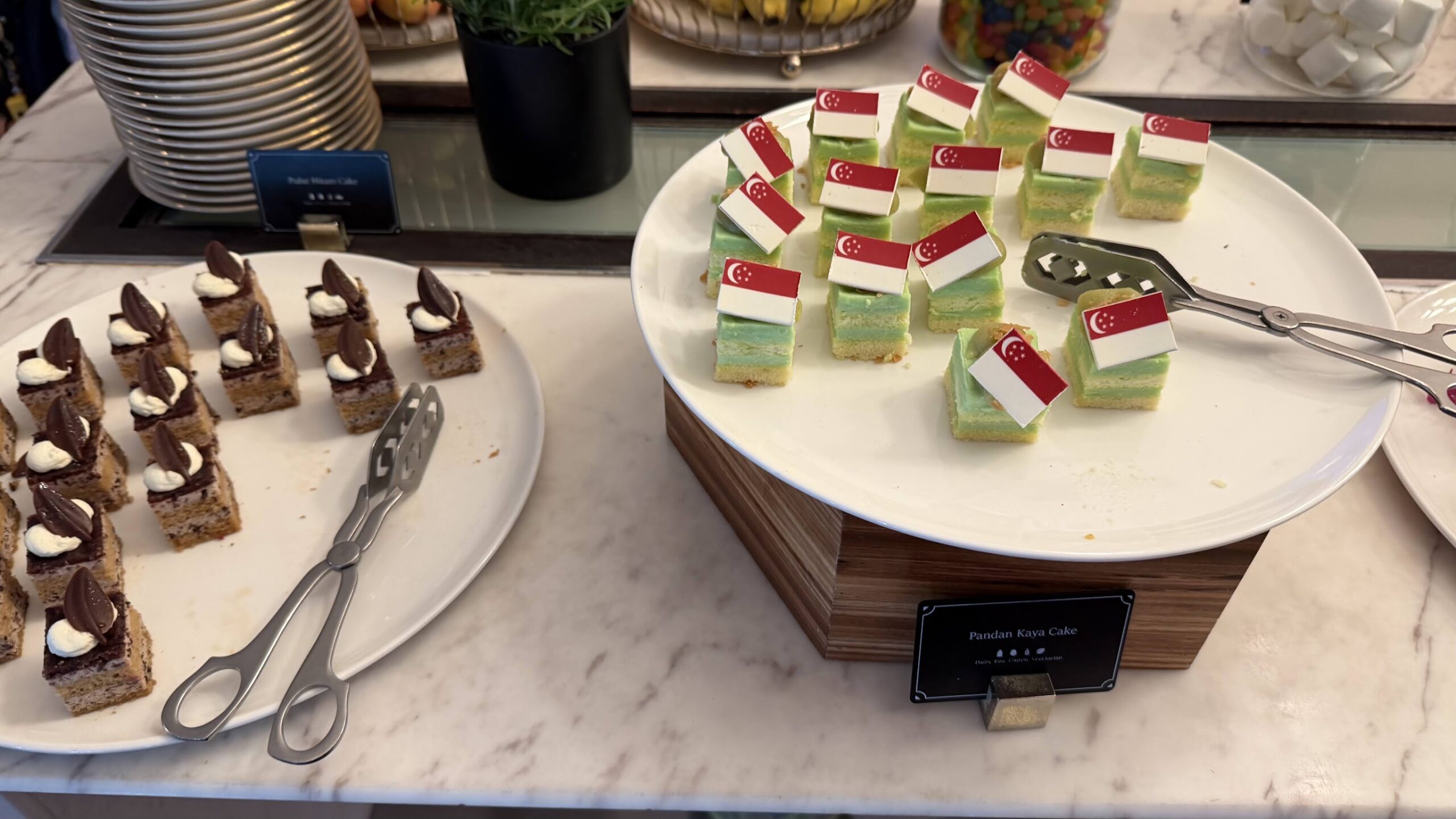 Frasers House Executive Lounge Pandan Kaya Cake and chocolate cake