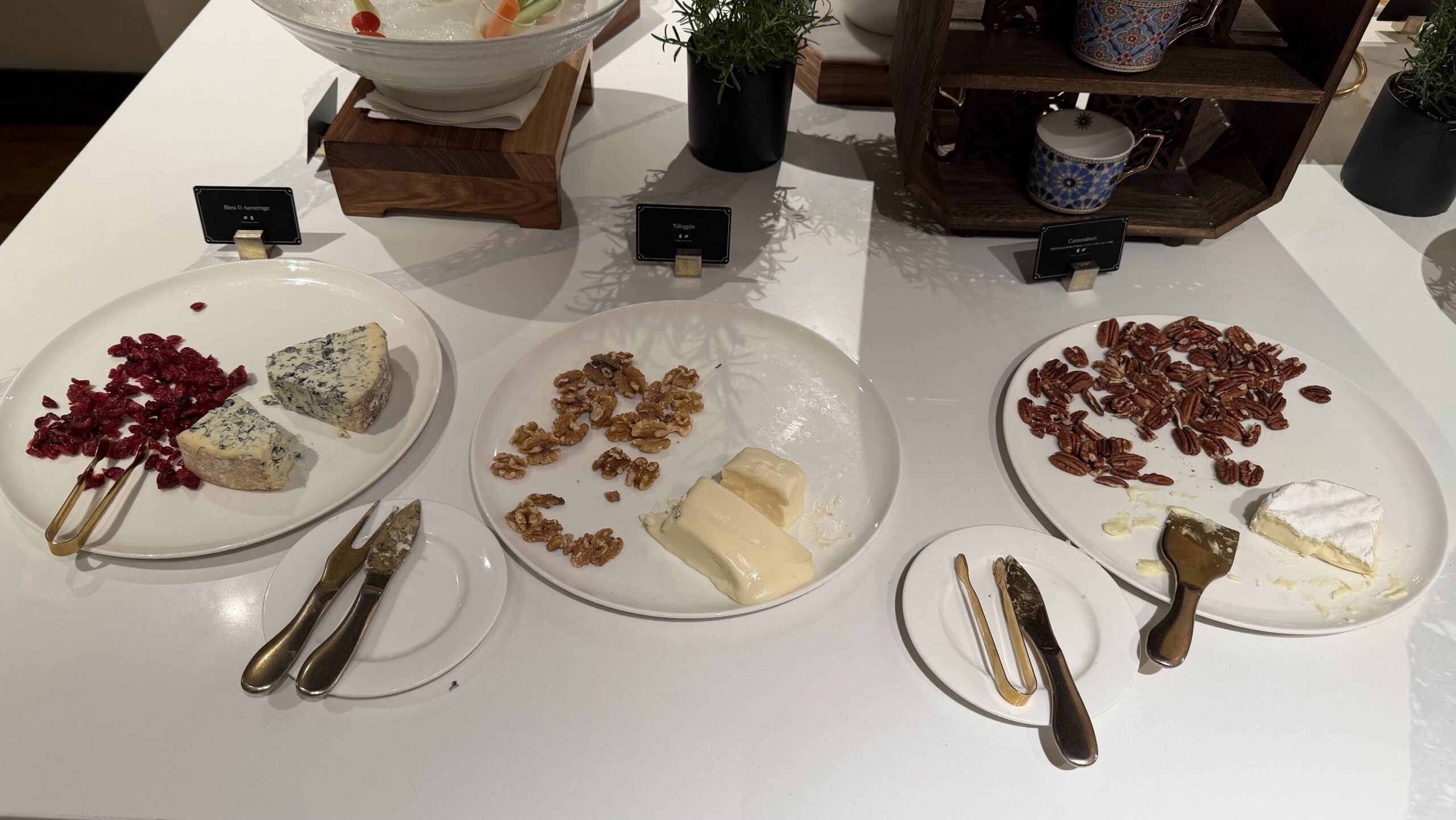 Frasers House Executive Lounge cheese and nuts