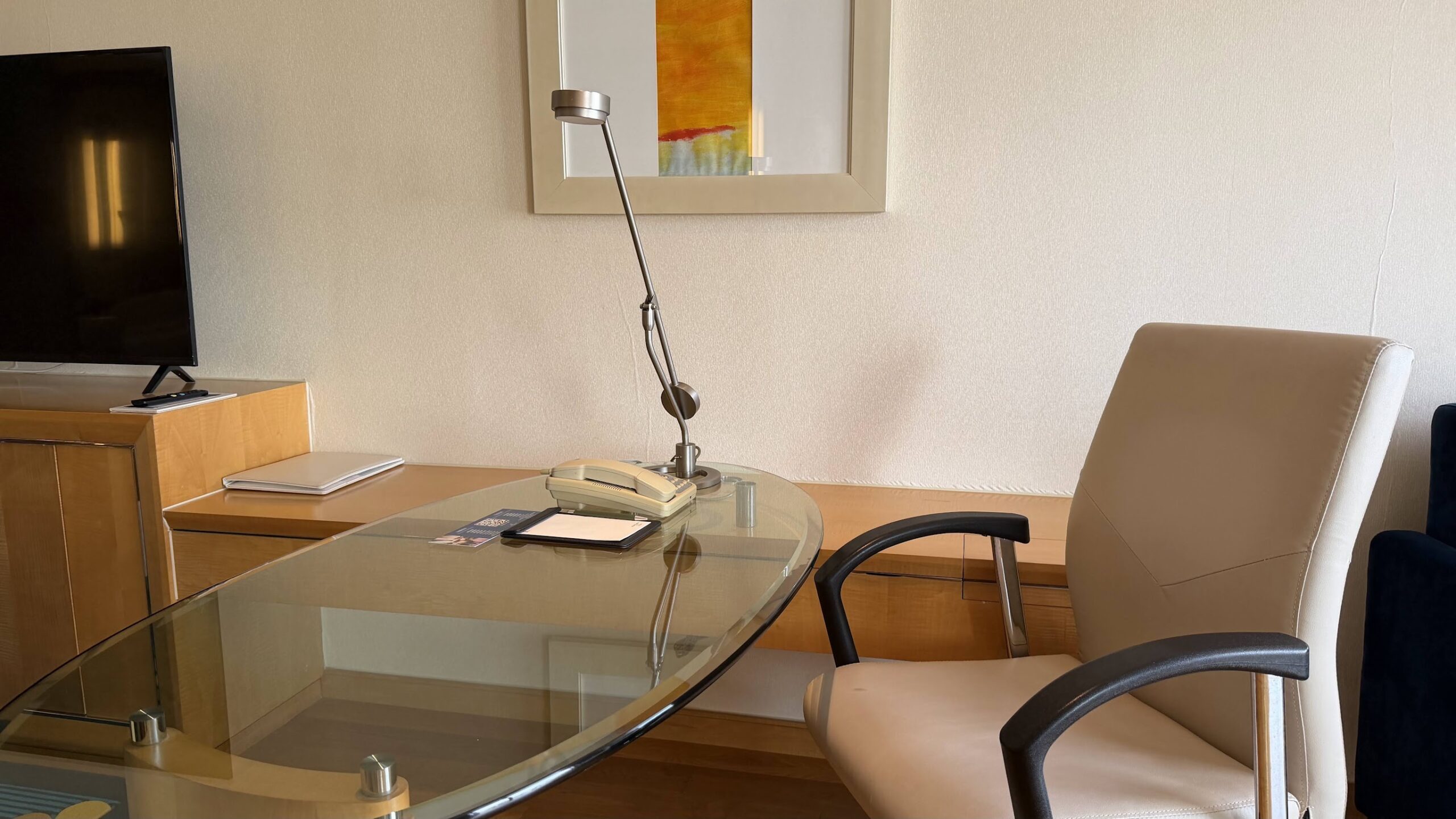 Renaissance Shanghai Yu Garden Hotel Bund River View Studio glass work desk and chair