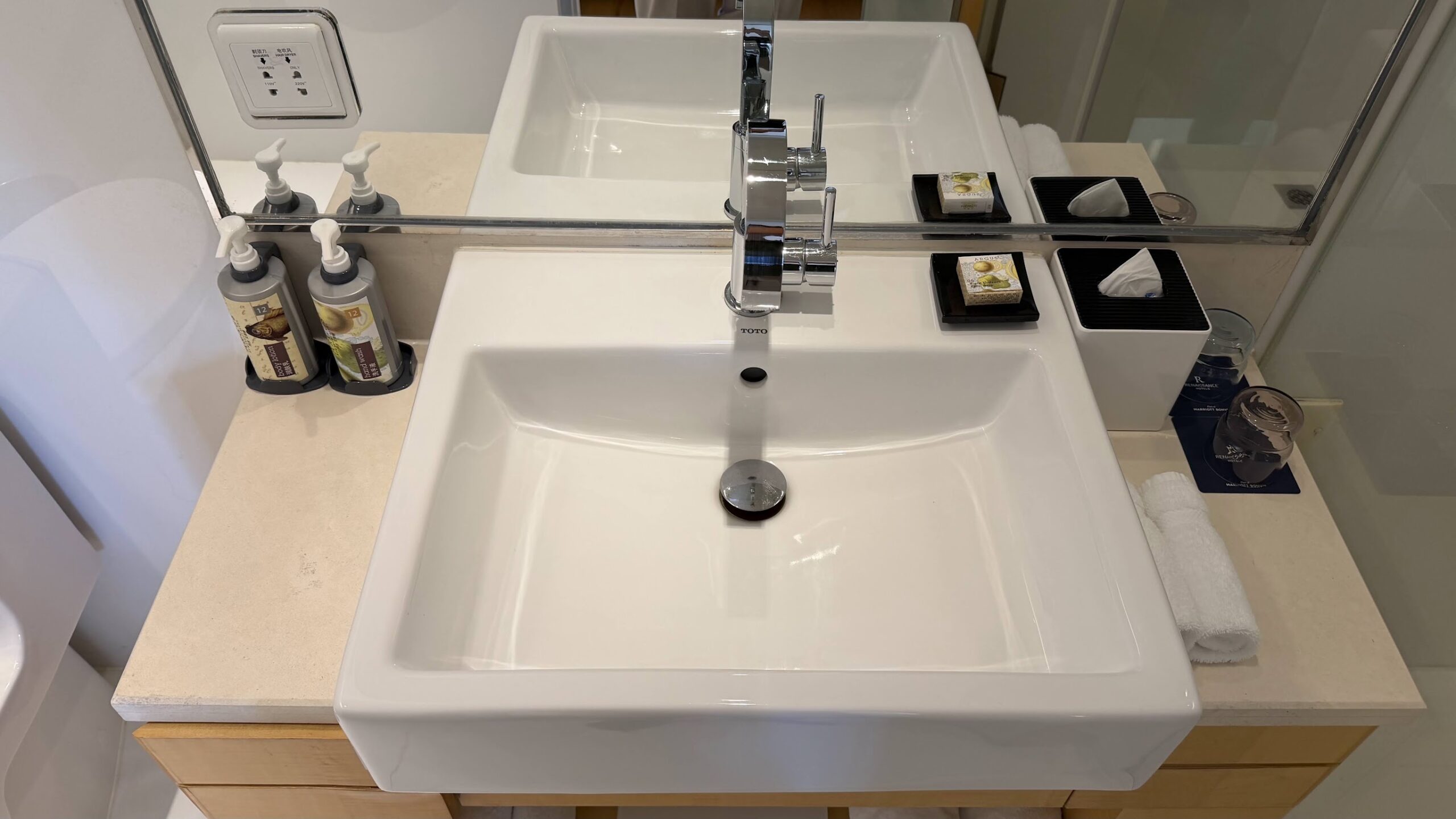 Renaissance Shanghai Yu Garden Hotel Bund River View Studio bathroom sink and toiletries