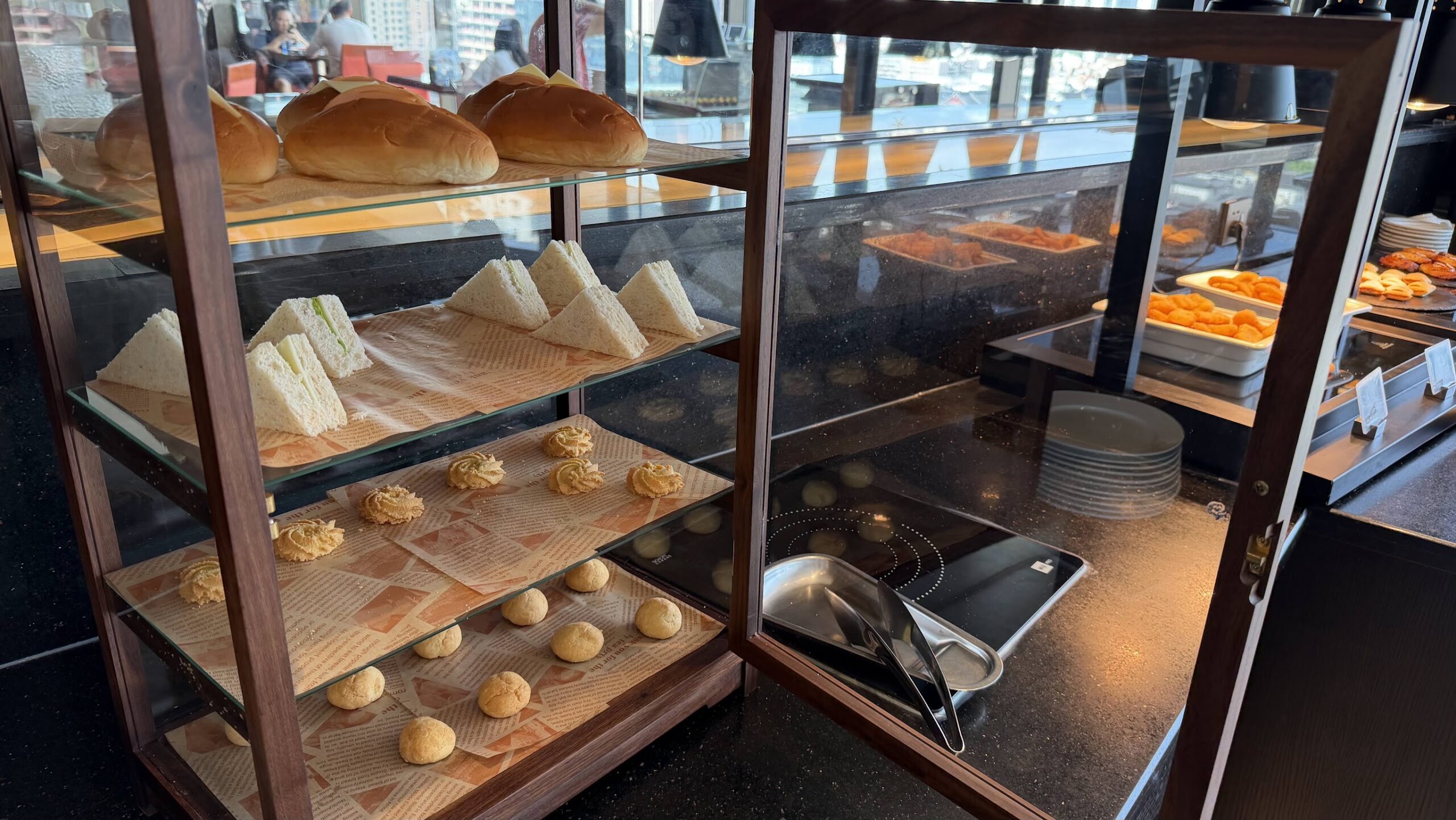 Renaissance Shanghai Yu Garden Hotel Executive Lounge afternoon tea sandwiches, buns and cookies