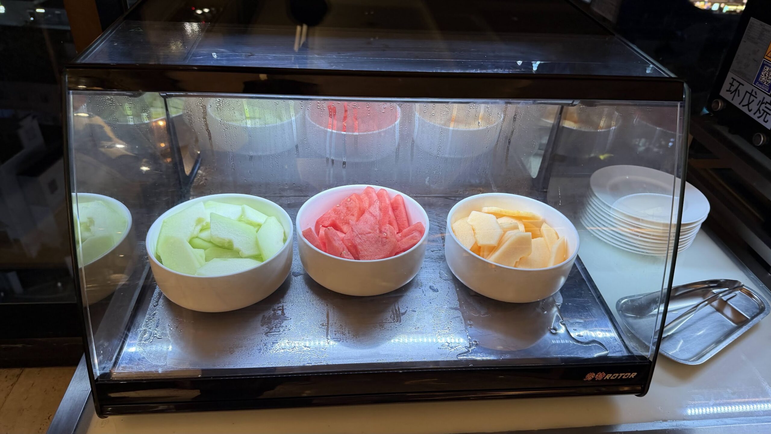 Renaissance Shanghai Yu Garden Hotel Executive Lounge sliced melon and watermelon