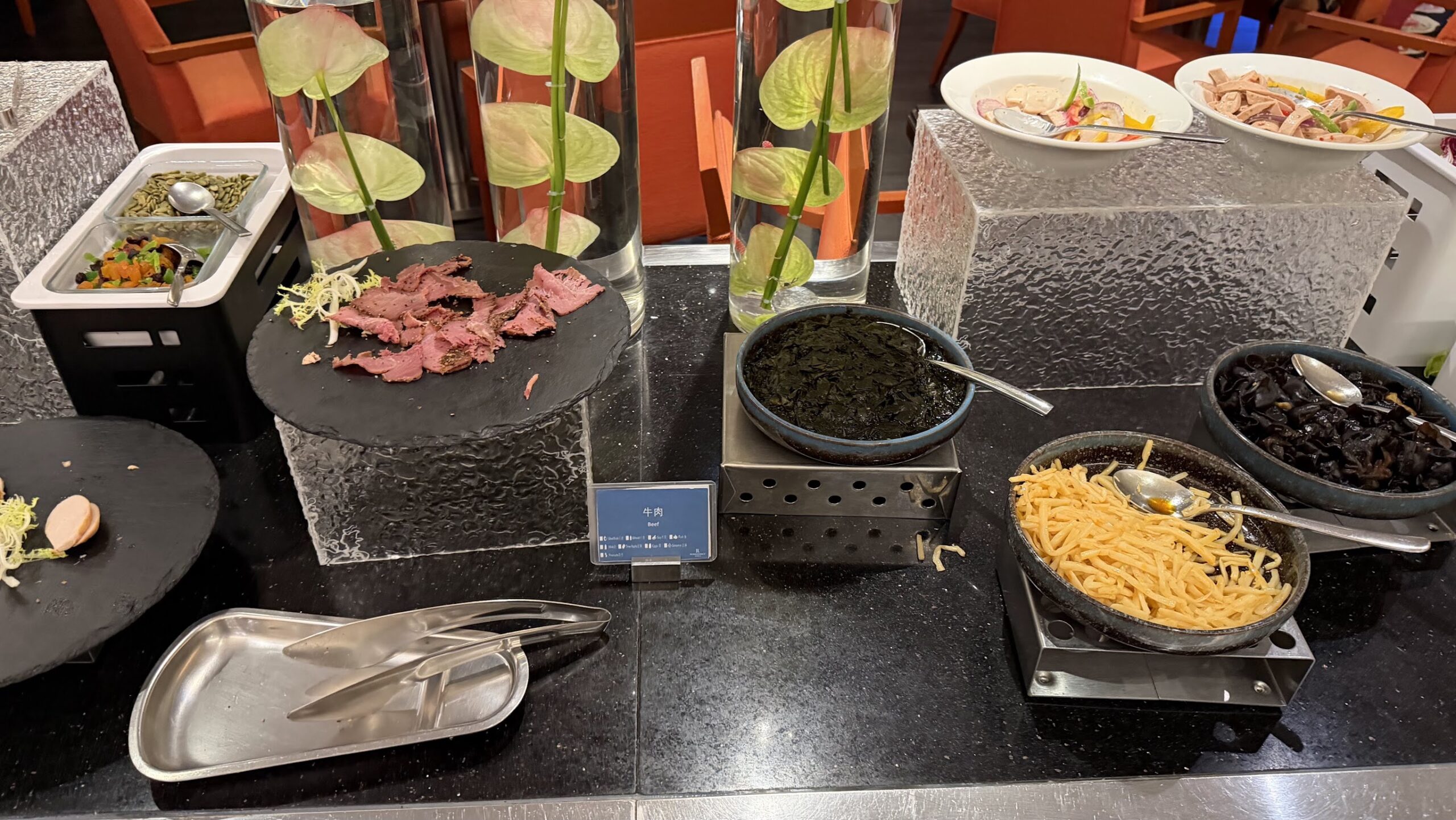 Renaissance Shanghai Yu Garden Hotel Executive Lounge sliced beef and cold side dishes