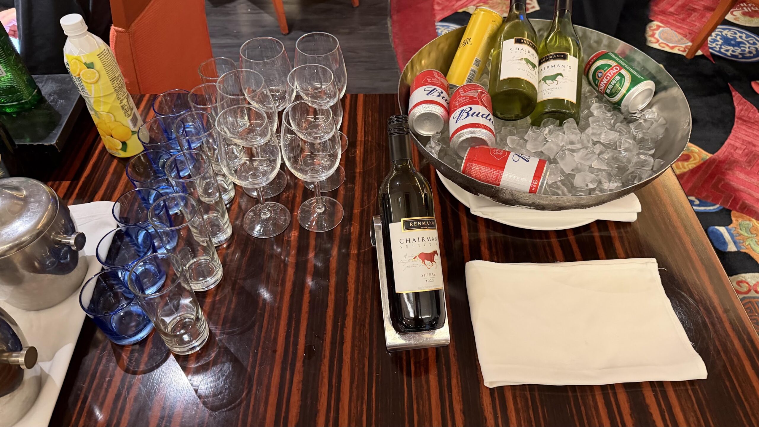 Renaissance Shanghai Yu Garden Hotel Executive Lounge Renmano Shiraz, Chardonnay and chilled beer