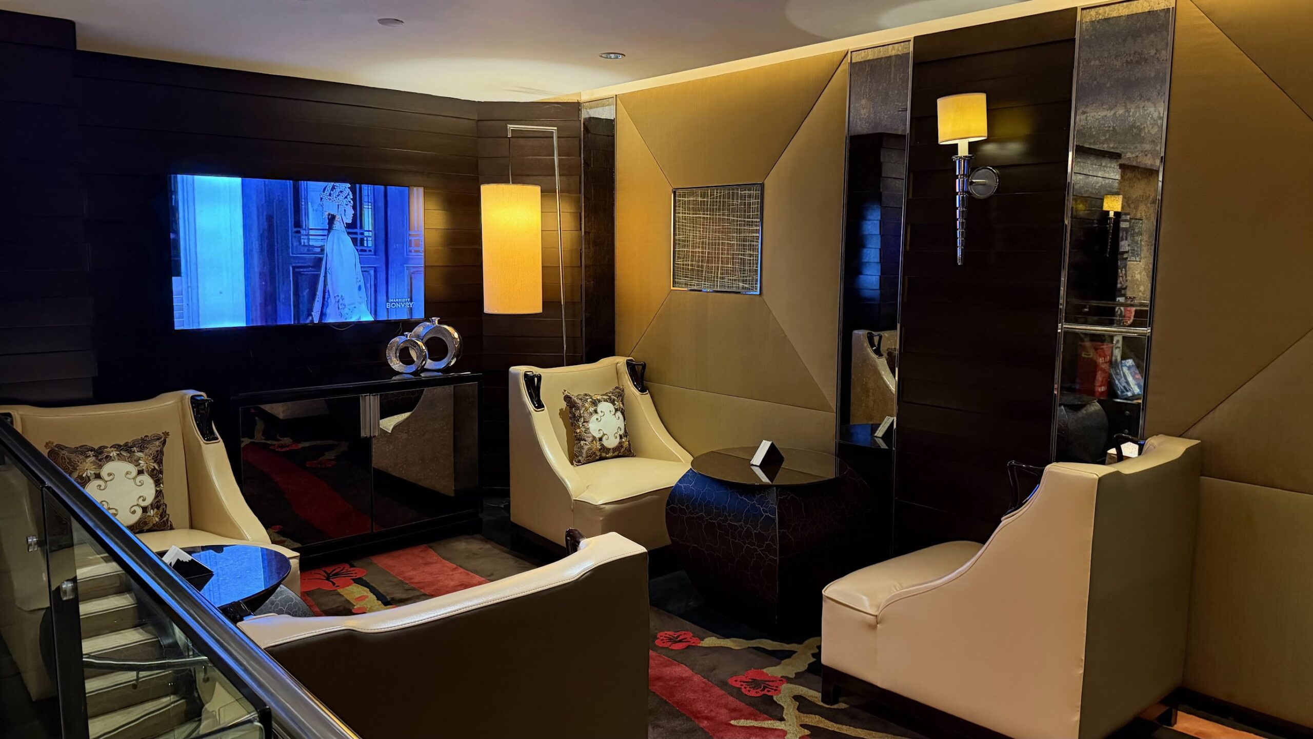 Renaissance Shanghai Yu Garden Hotel Executive Lounge armchairs and television beside the staircase