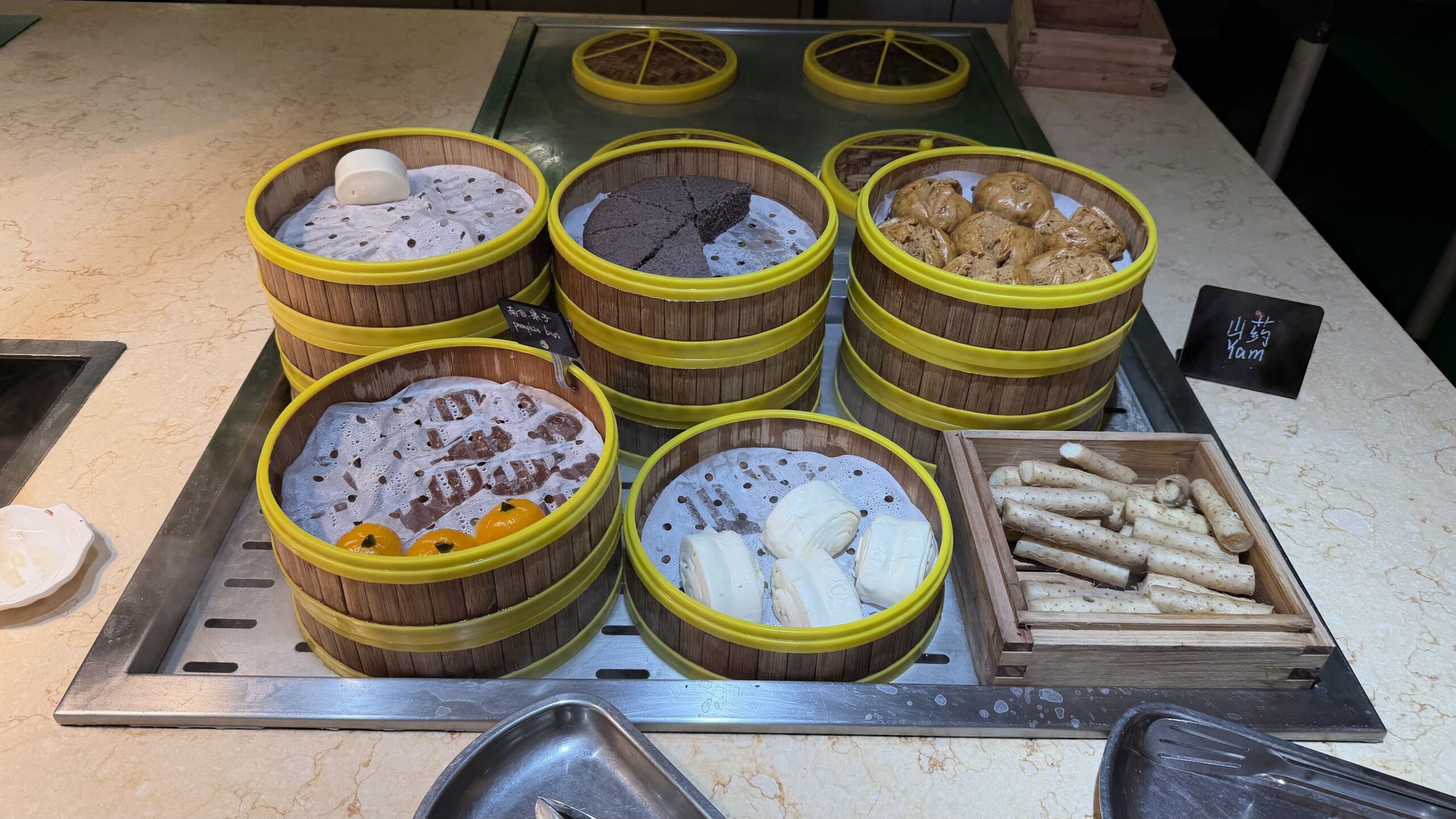 Renaissance Shanghai Yu Garden Hotel Yu Garden Cafe breakfast steamed buns, cakes and Chinese yam