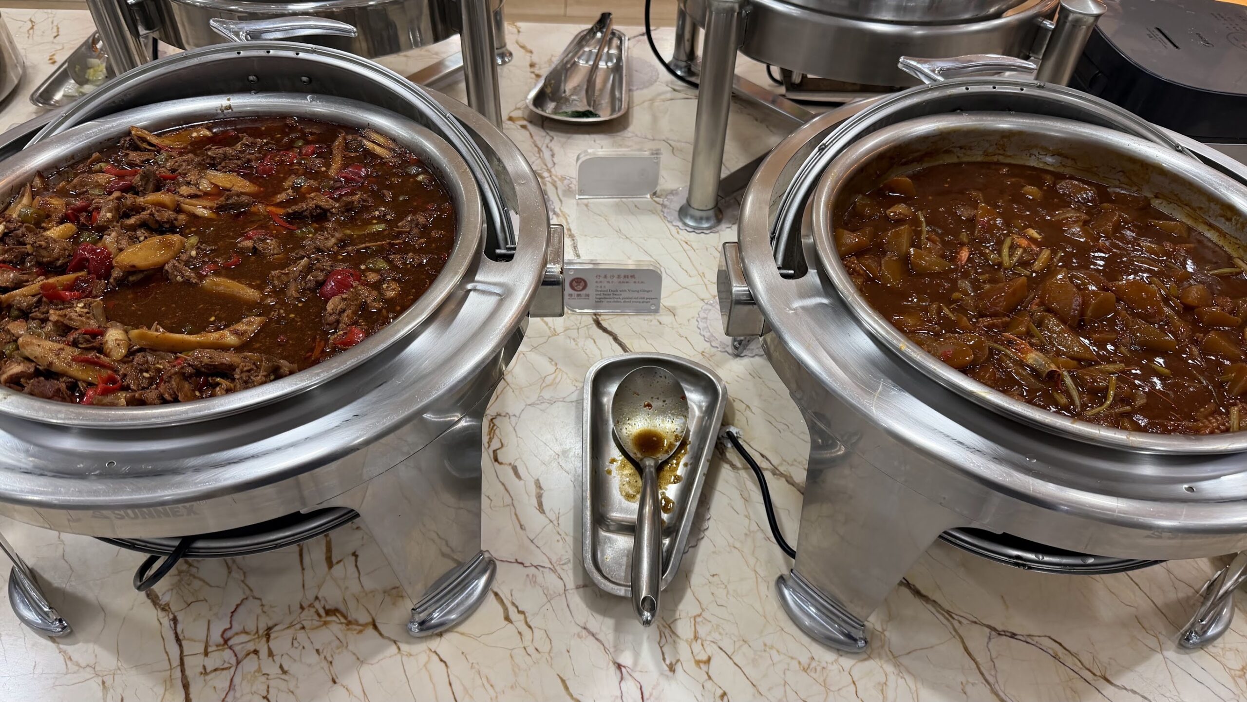 Shenzhen Airlines King Lounge braised meat and vegetable dishes