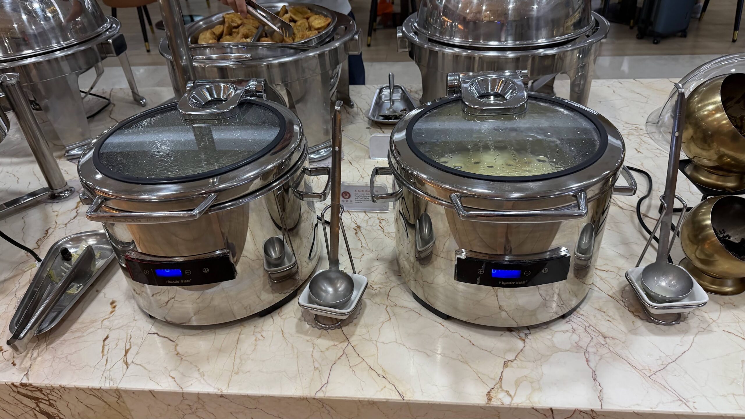 Shenzhen Airlines King Lounge soup and congee pots