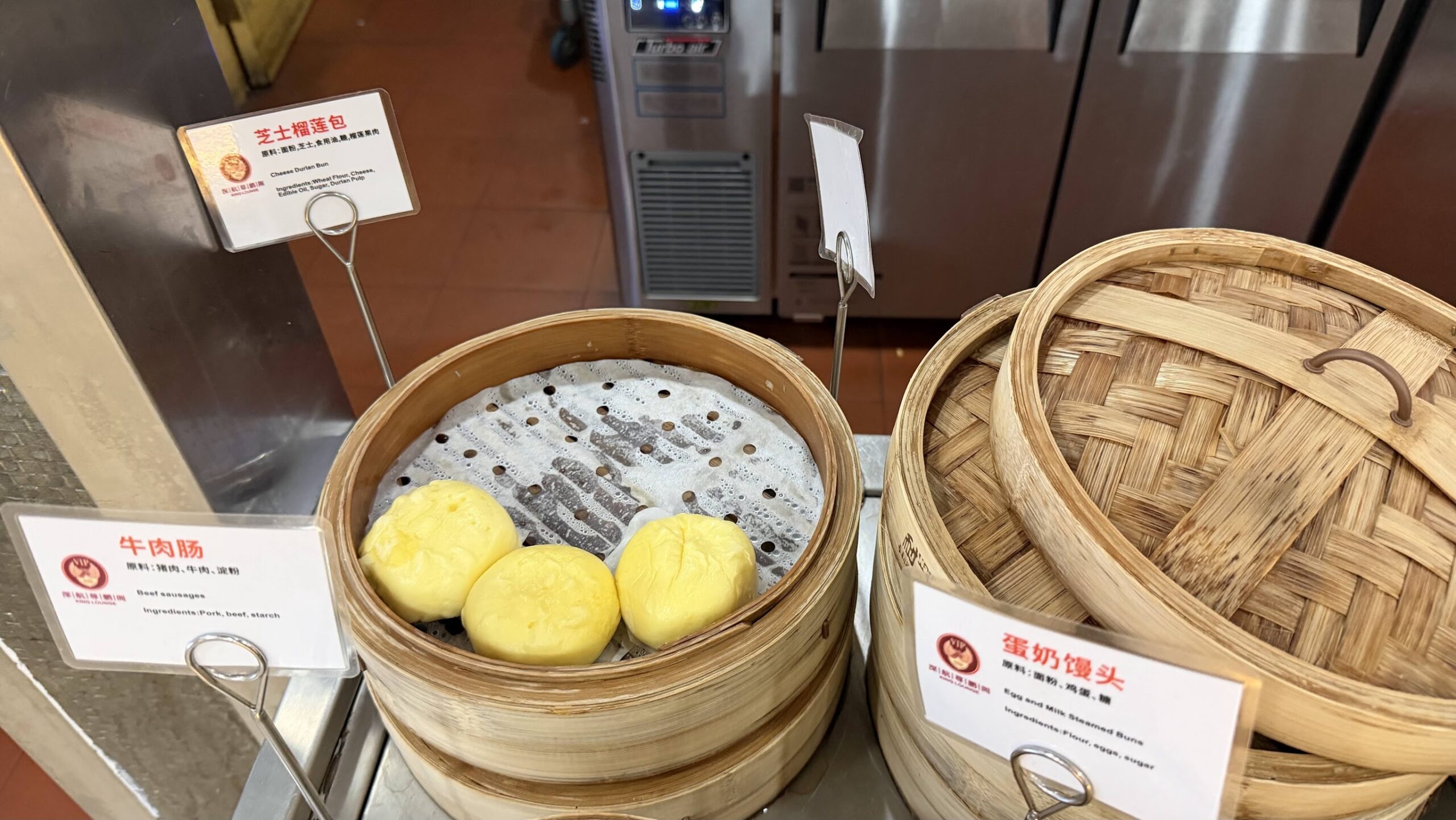 Shenzhen Airlines King Lounge cheese durian buns
