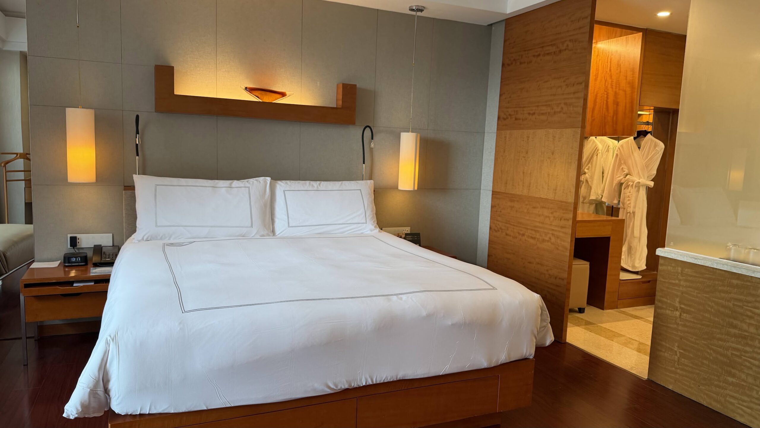 Swissôtel Grand Shanghai Executive Suite king bed and wardrobe