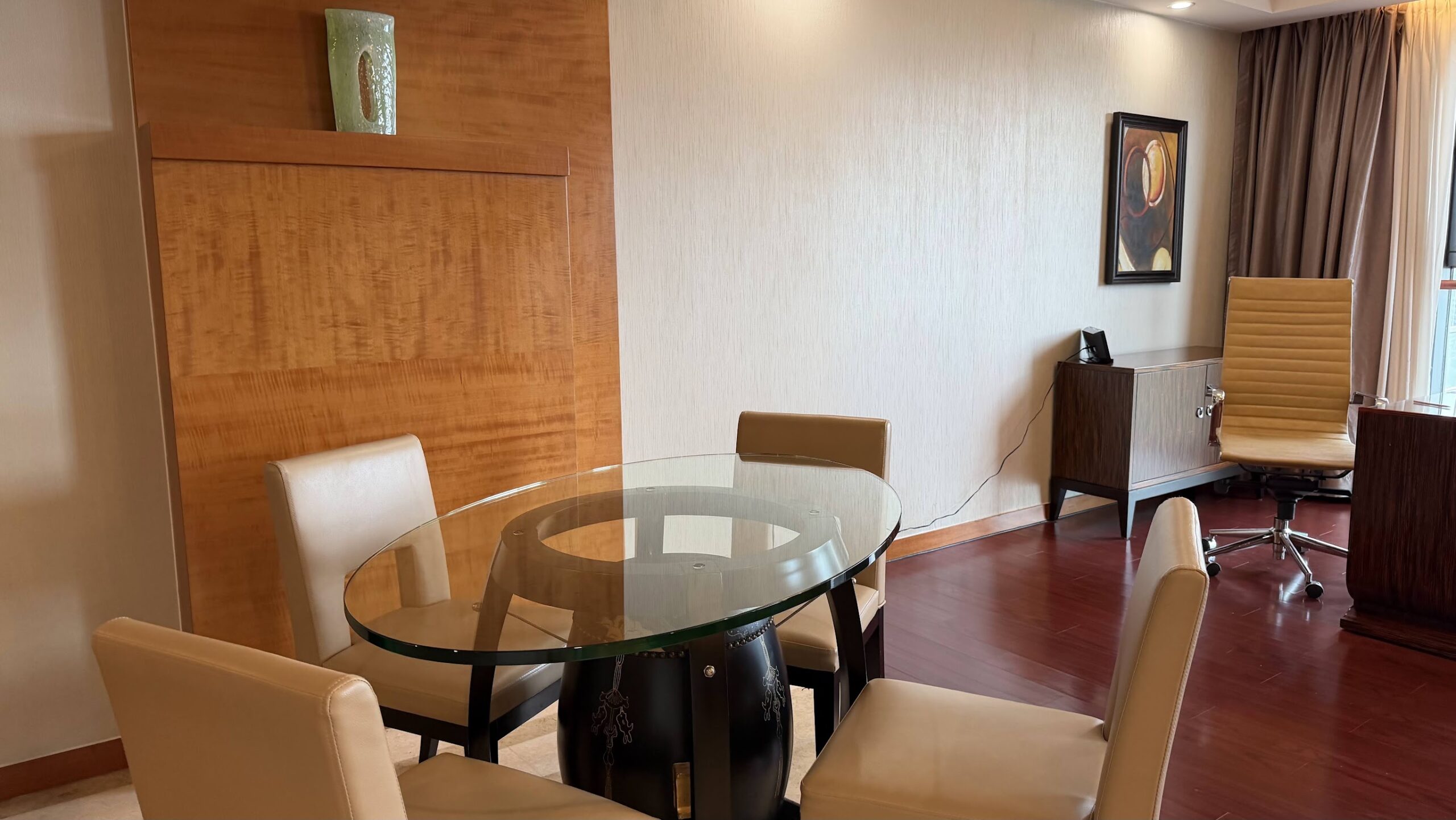 Swissôtel Grand Shanghai Executive Suite dining table and work desk